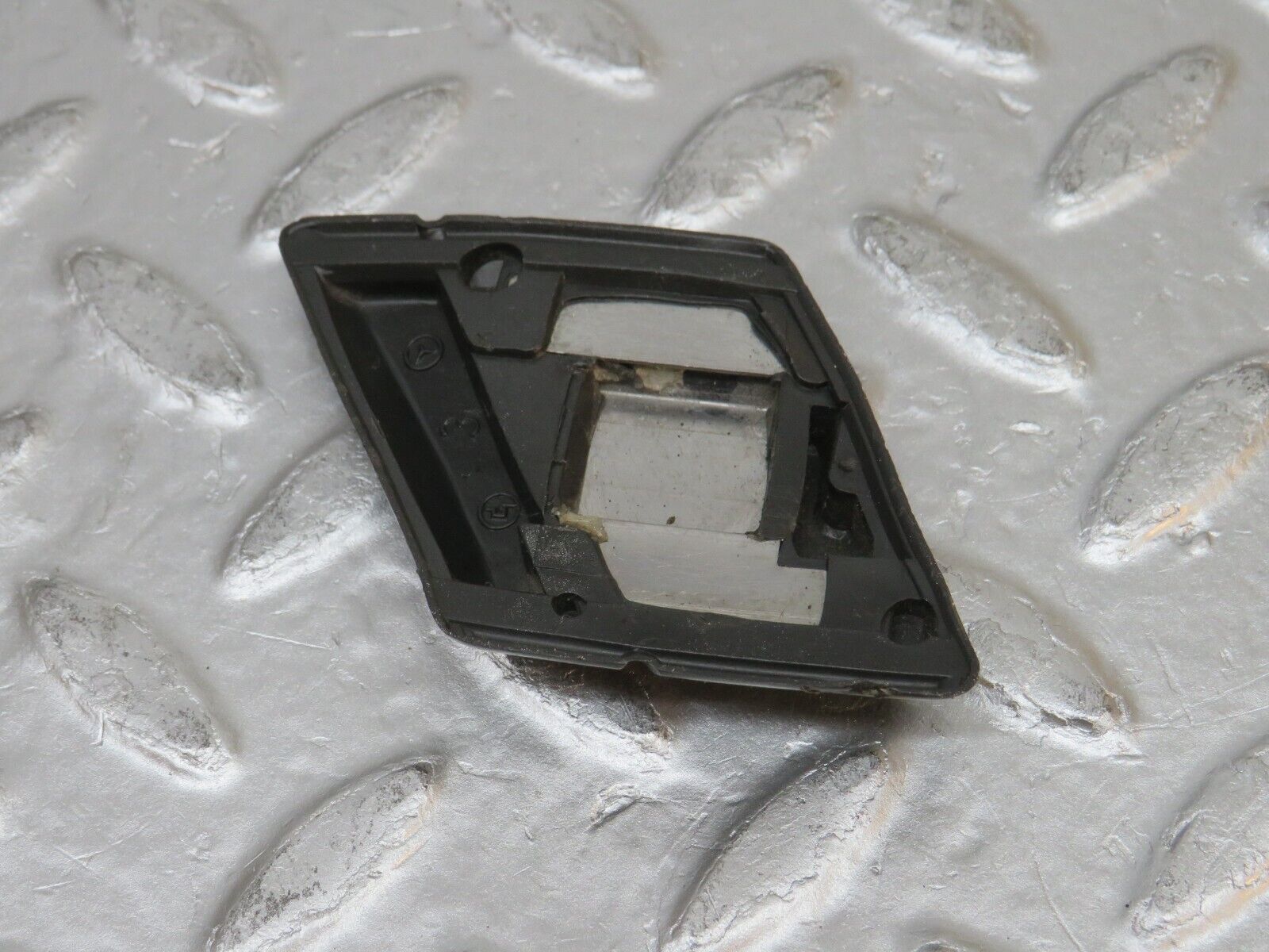 32413 Mercedes-Benz S124 300TE Wagon Rear Left Fender Wing Centre Moulding Trim