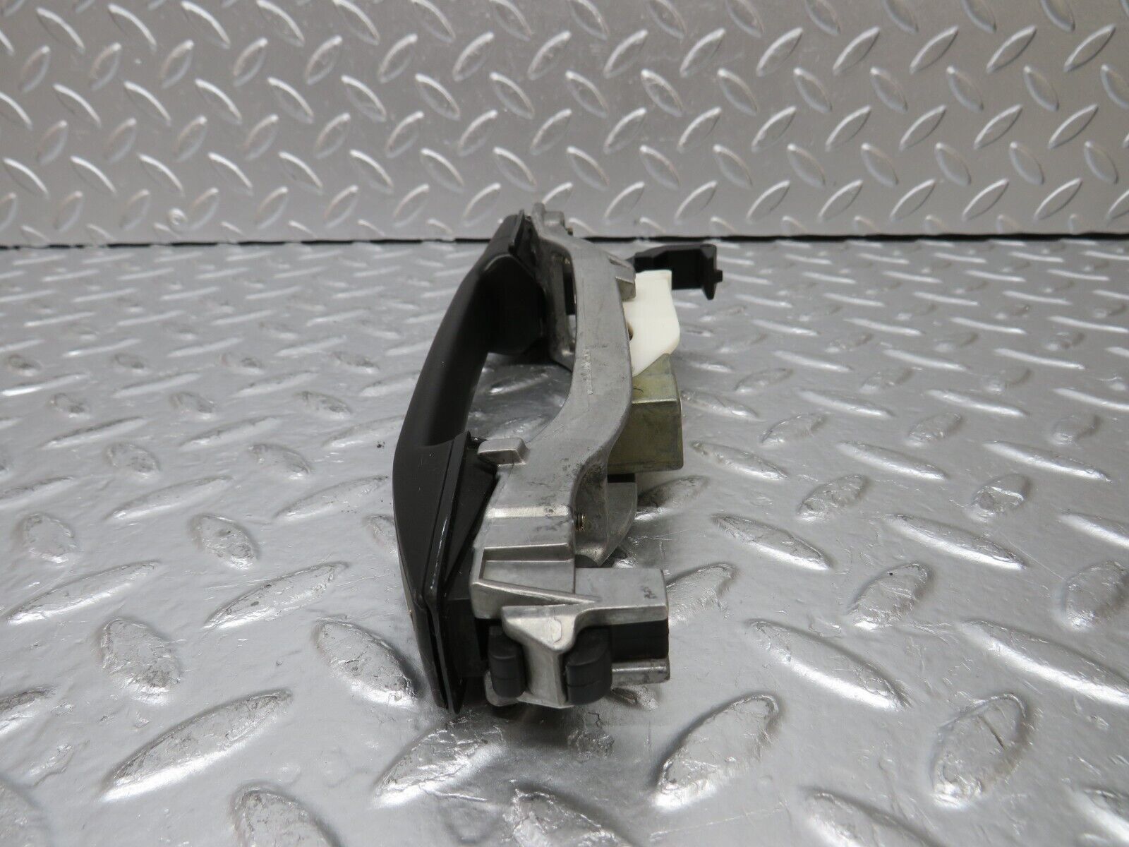 30476 Mercedes-Benz W124 230E Rear Left Exterior Door Handle