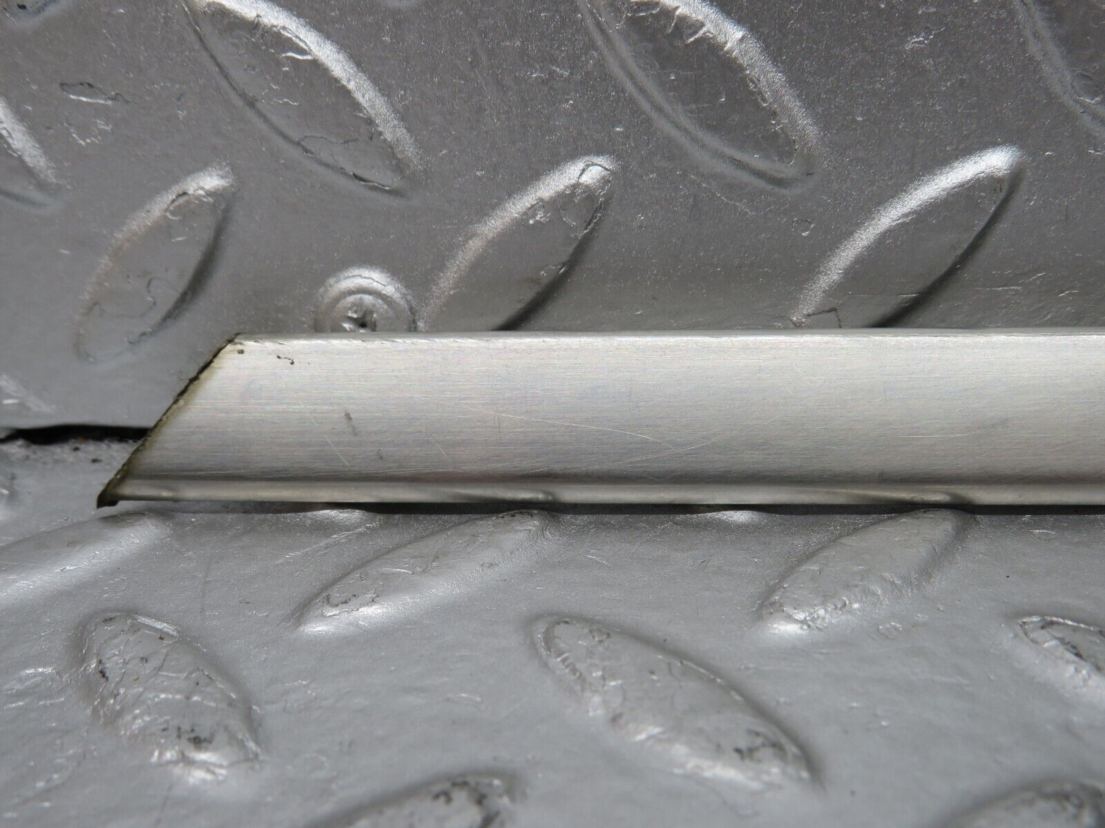 34374 Mercedes-Benz C126 380SEC Coupe Front Right Fender Wing Lower Moulding Chrome