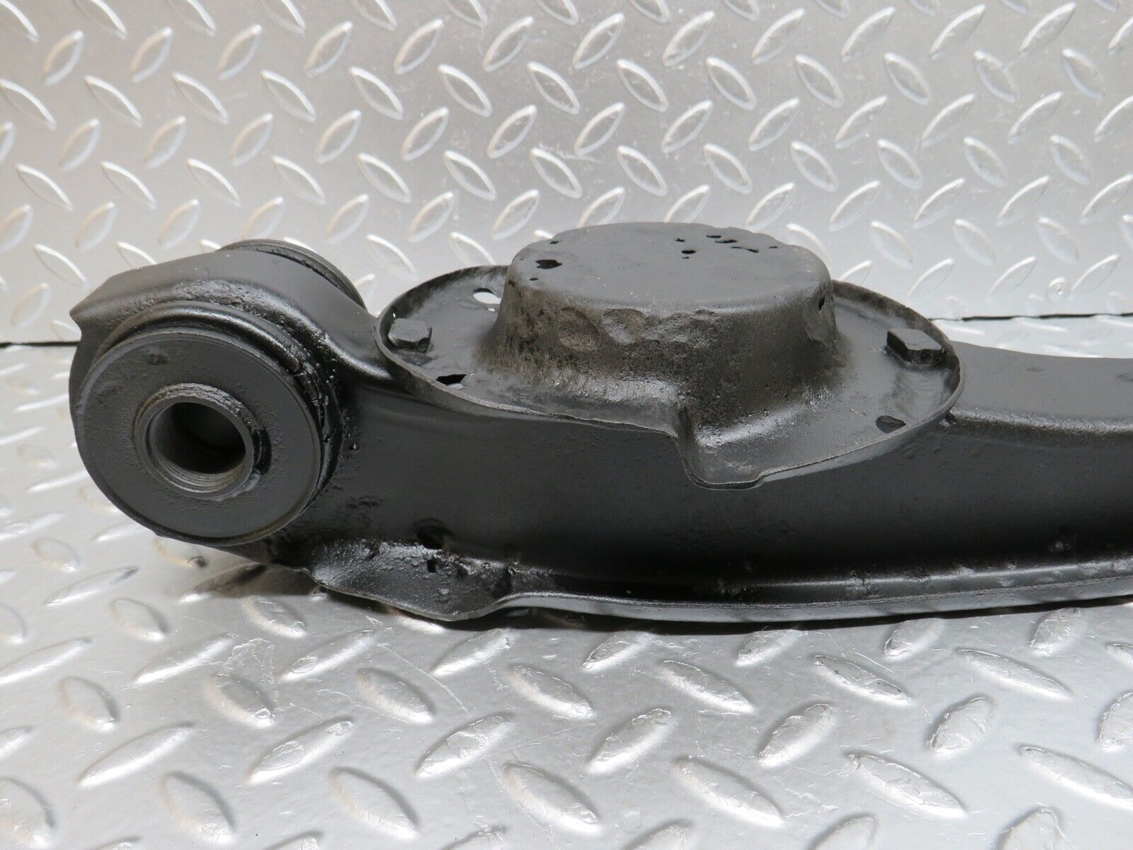 0367 Mercedes-Benz W108 280SE Rear Axle Spring Coil Mount