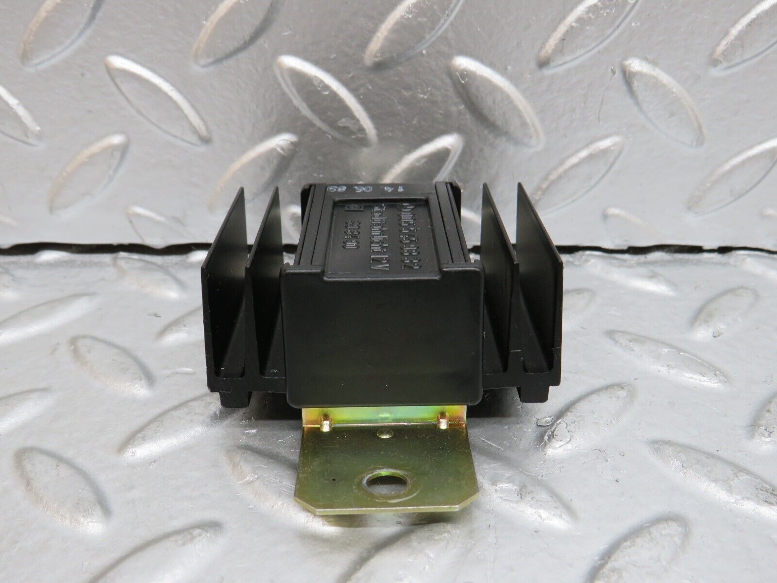 29449 Mercedes-Benz W124 230E ECU Relay 0055459832