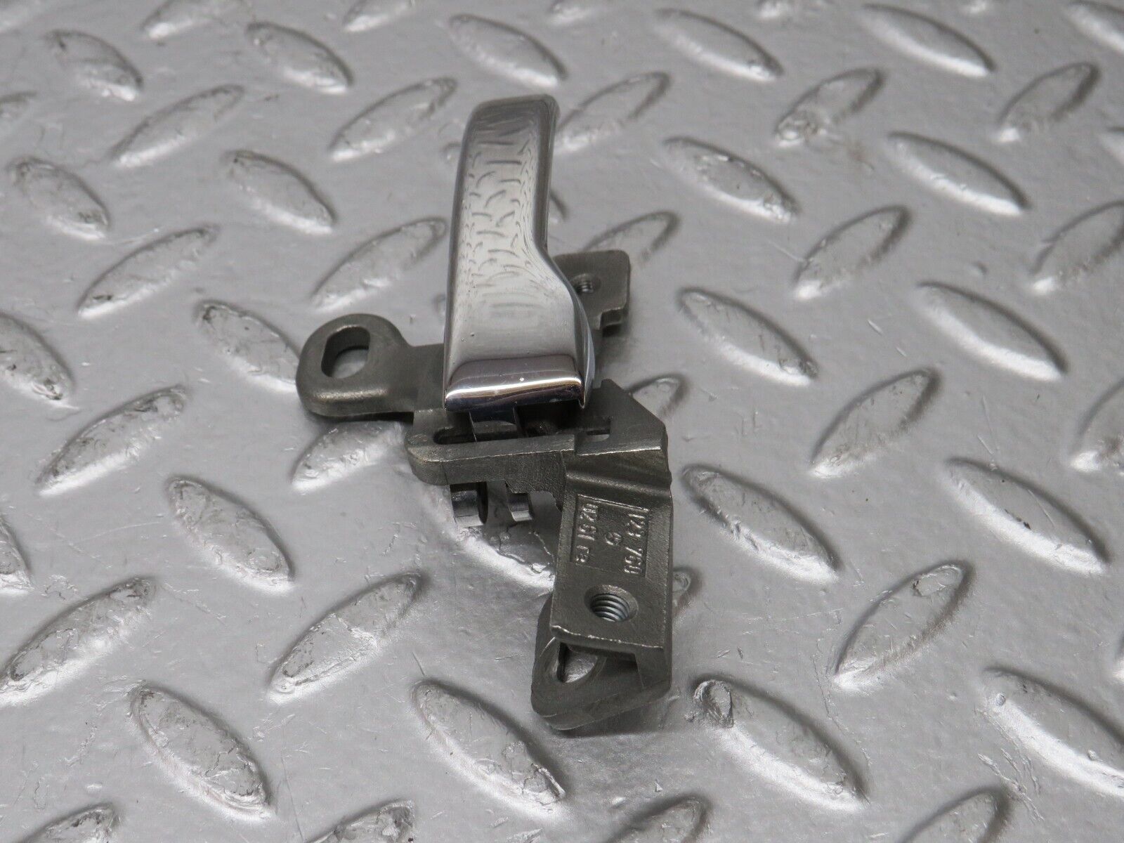 32201 Mercedes-Benz W123 230E Right Door Opener Door Handle 1237600261