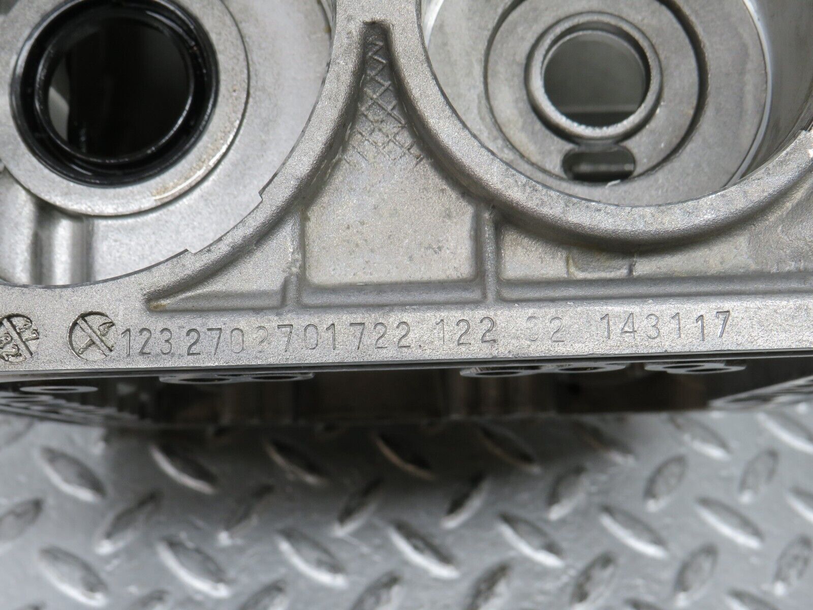 30229 Mercedes-Benz W123 230E Automatic Gearbox Housing 722.122 1232702701