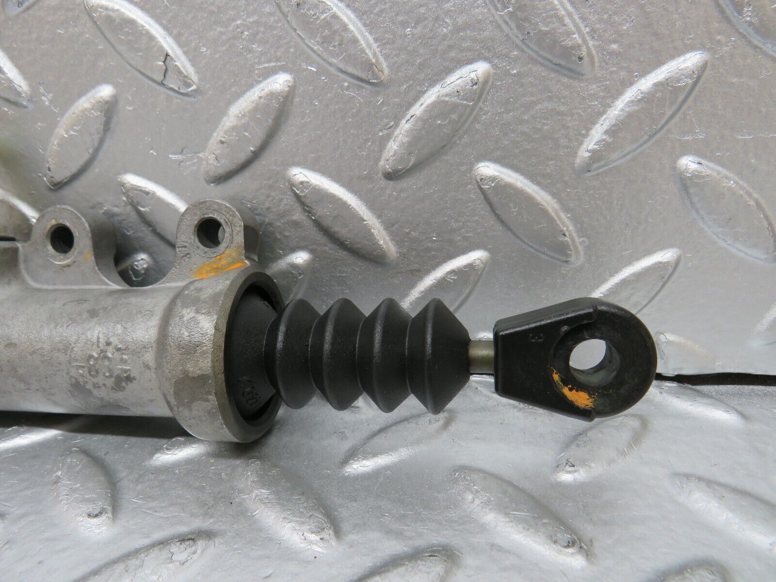 30616 Mercedes-Benz W201 190E 2.0L Clutch Master Cylinder Fag 0012953106