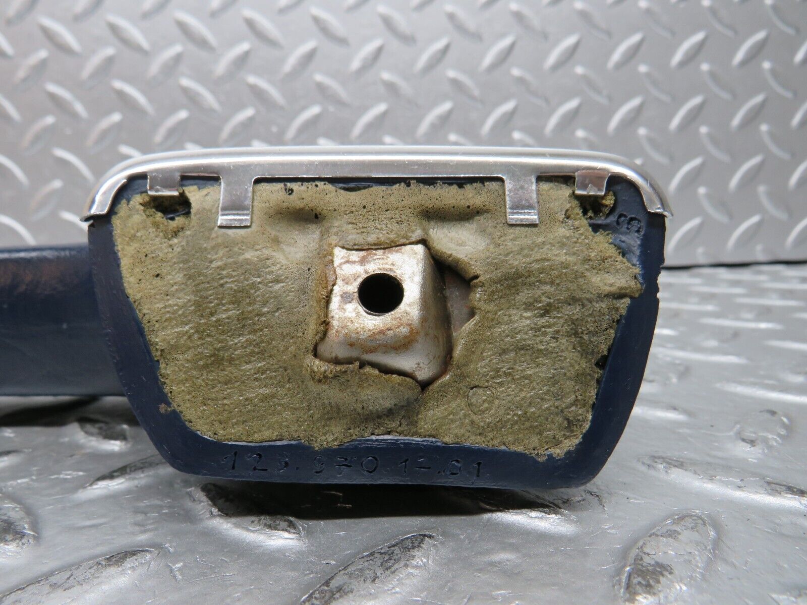 31982 Mercedes-Benz W123 230E Front Left Interior Door Handle 1239701701