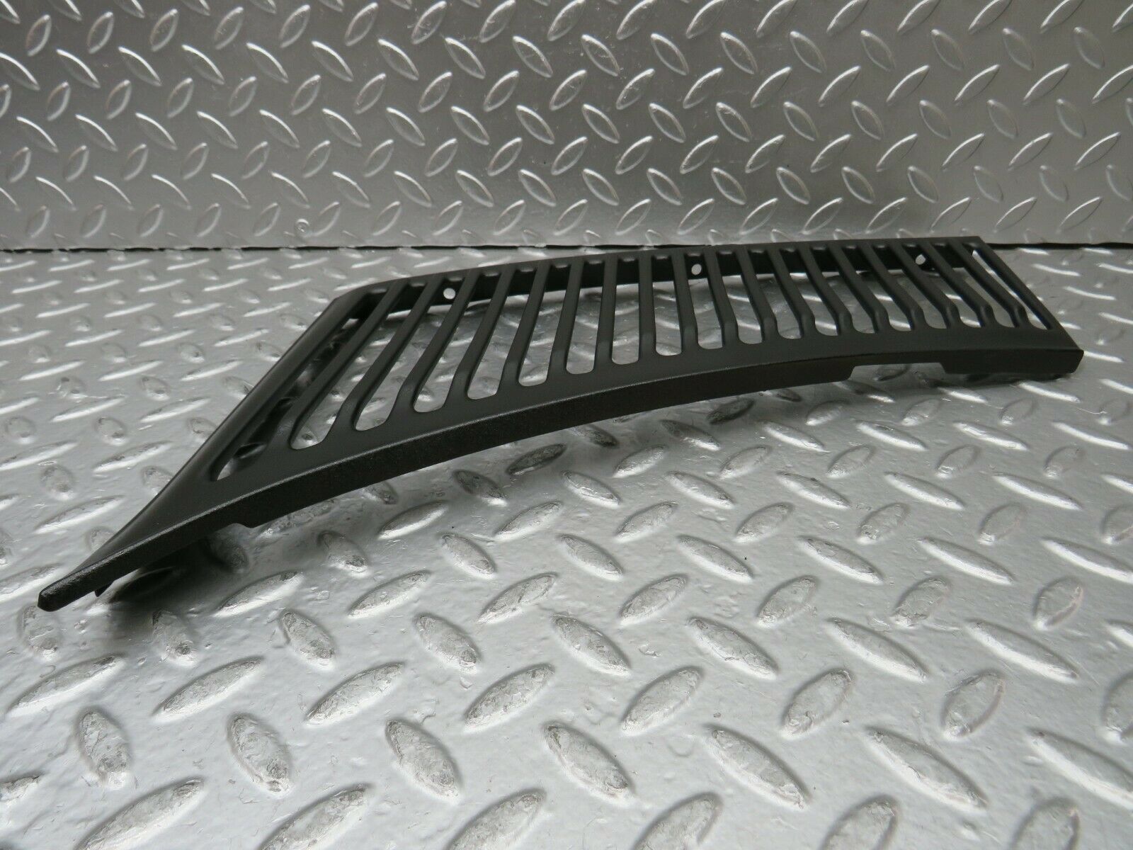 22994 Mercedes-Benz C107 450SLC Coupe Air Intake Grill Left Side