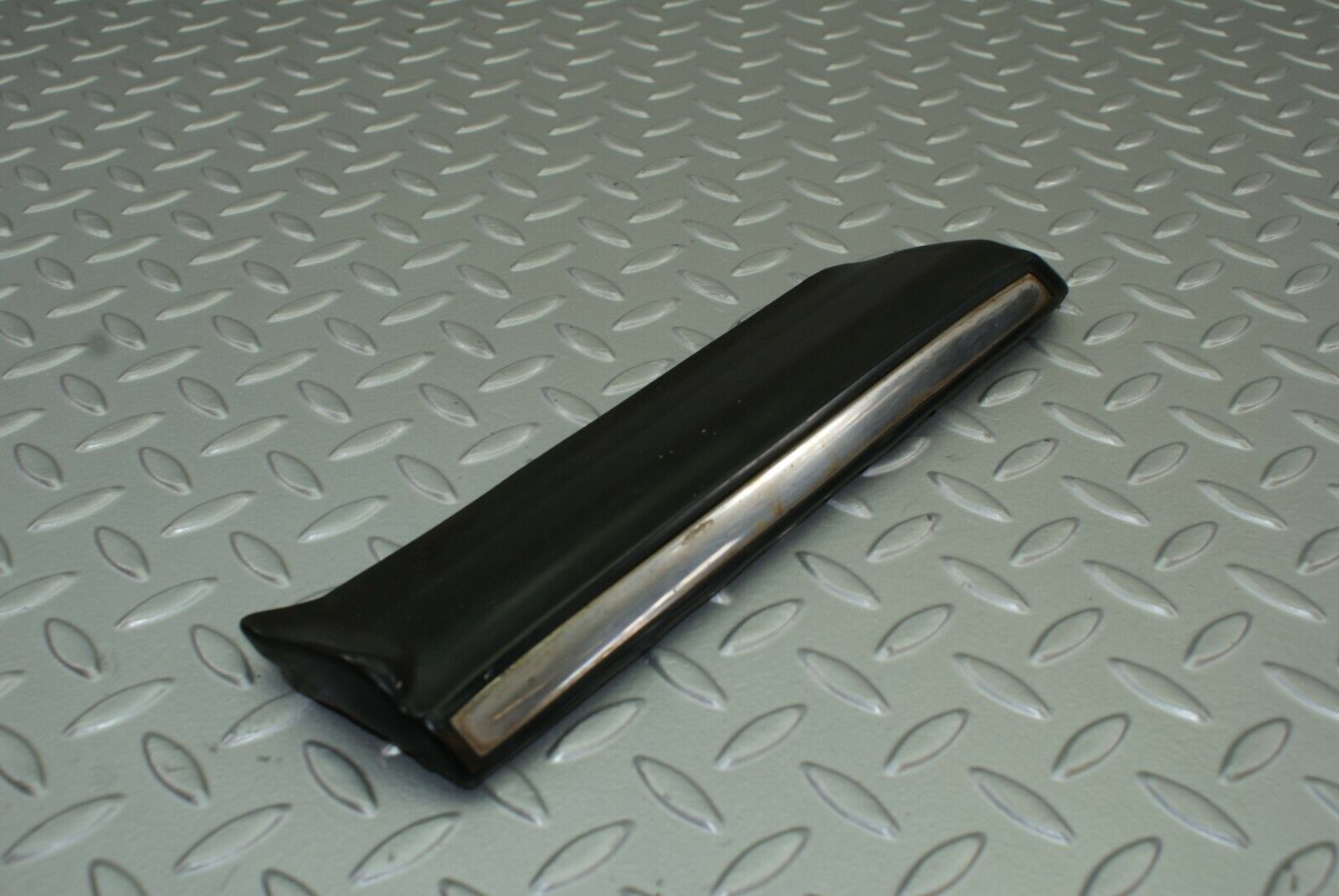 2834 Mercedes-Benz C123 280CE Coupe Front Left Fender Wing Lower Trim