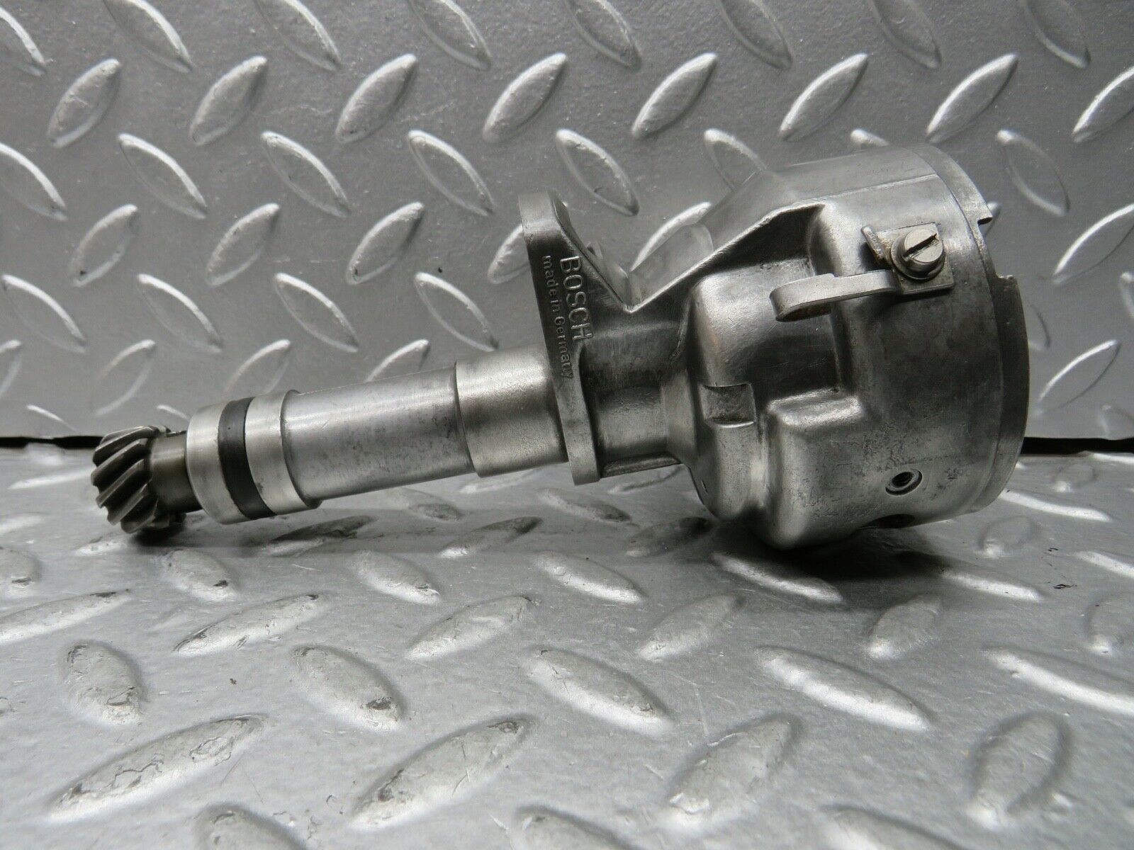 21836 Mercedes-Benz W123 Ignition Distributor Bosch 0237302005