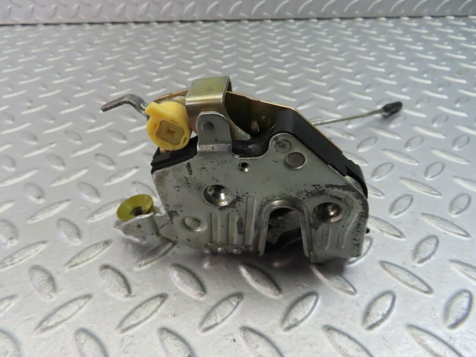 9361 Mercedes-Benz C124 300CE Coupe Front Right Door Lock Mechanism