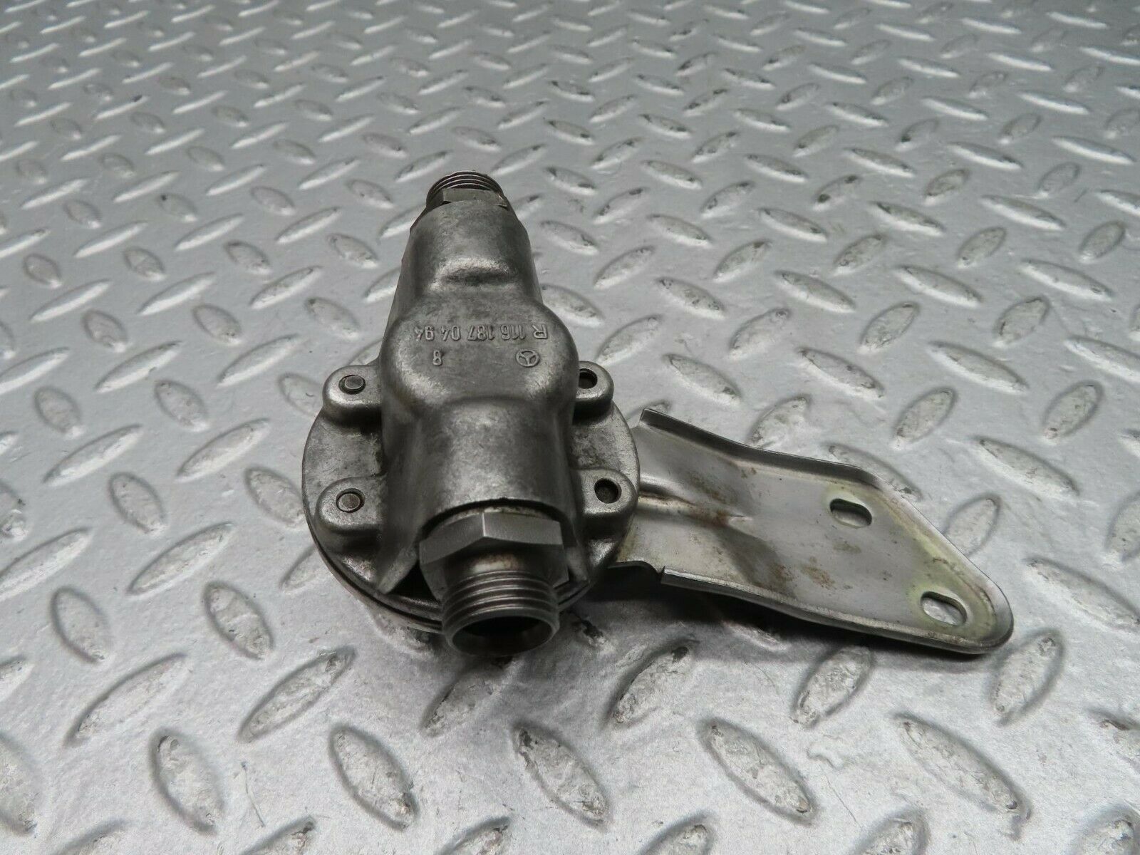 16670 Mercedes-Benz C107 380SLC Oil Pressure Damper 1161870494