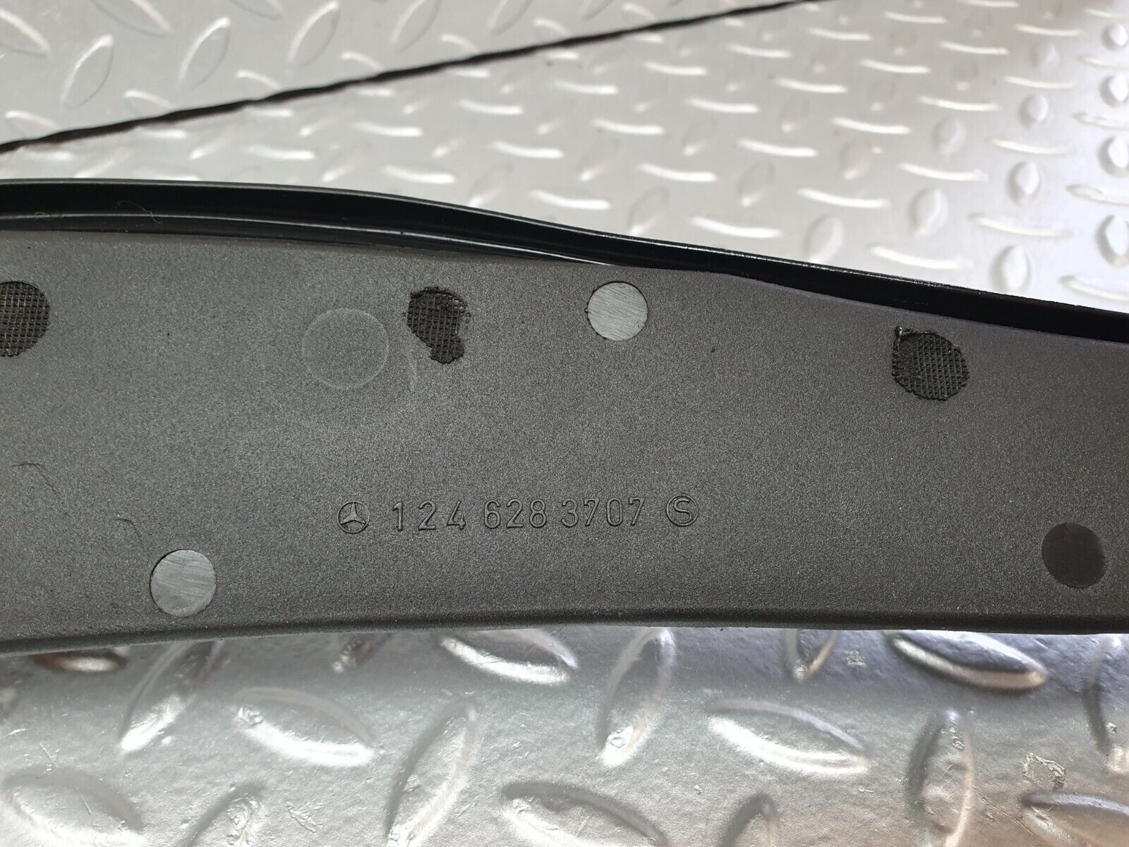 41454 Mercedes-Benz W124 200E Wiper Mechanism Cover Panel 1246280067 1246283707 1246202667 1246200978