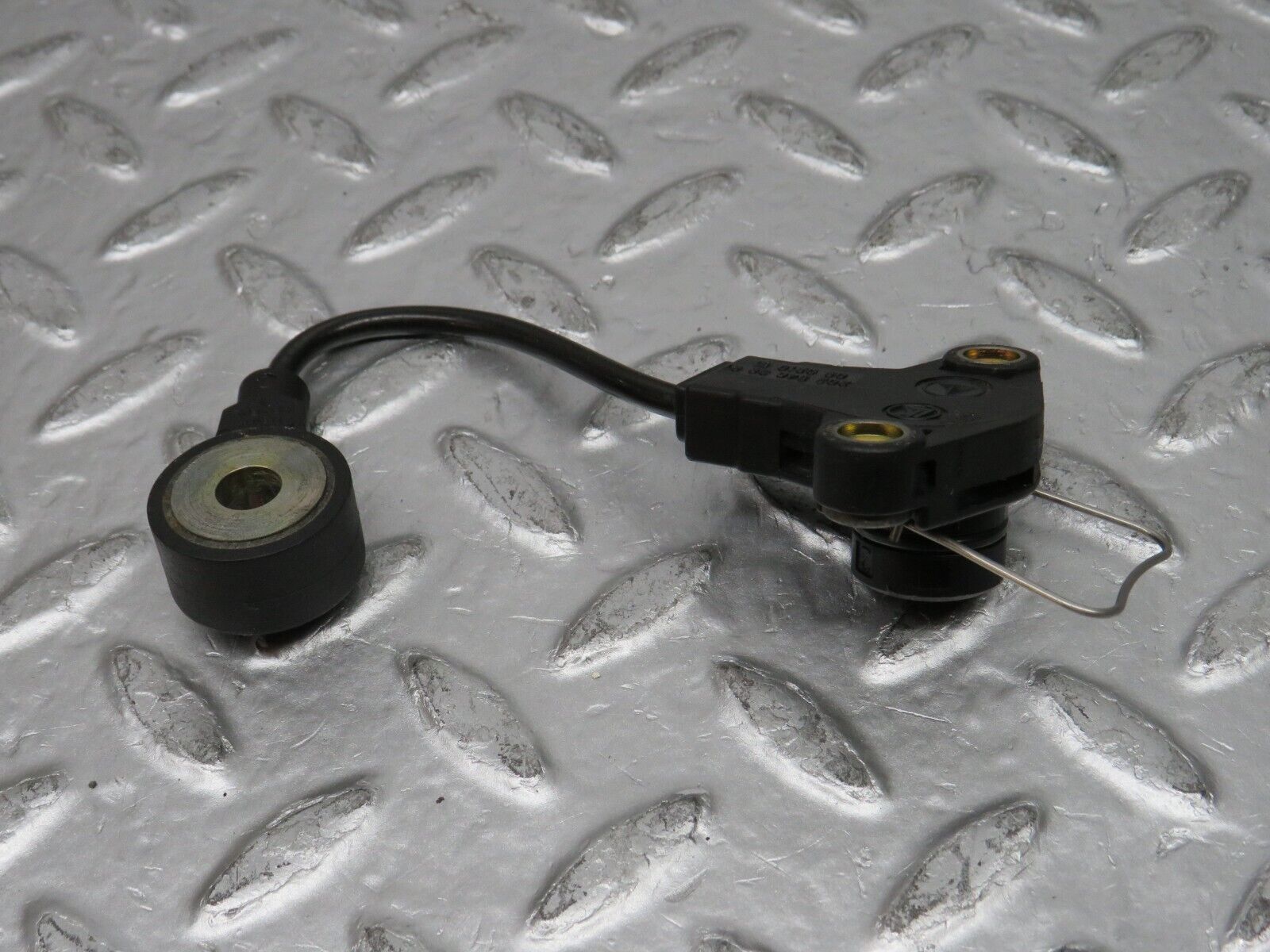 31491 Mercedes-Benz S124 220TE Wagon Knock Sensor 2025403881 0031537928