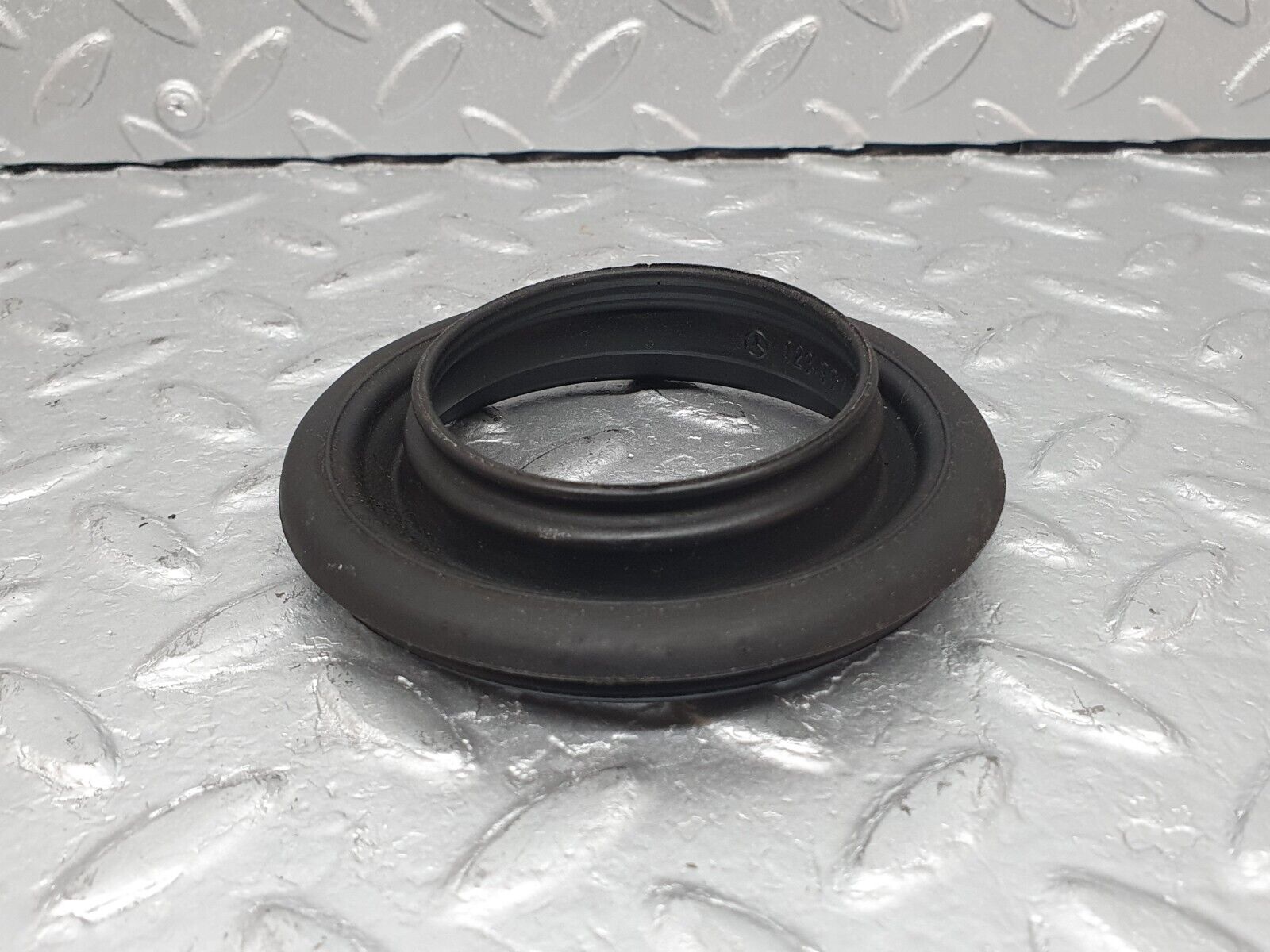 41031 Mercedes-Benz W126 300SE Fuel Tank Filler Rubber Gasket 1239973581