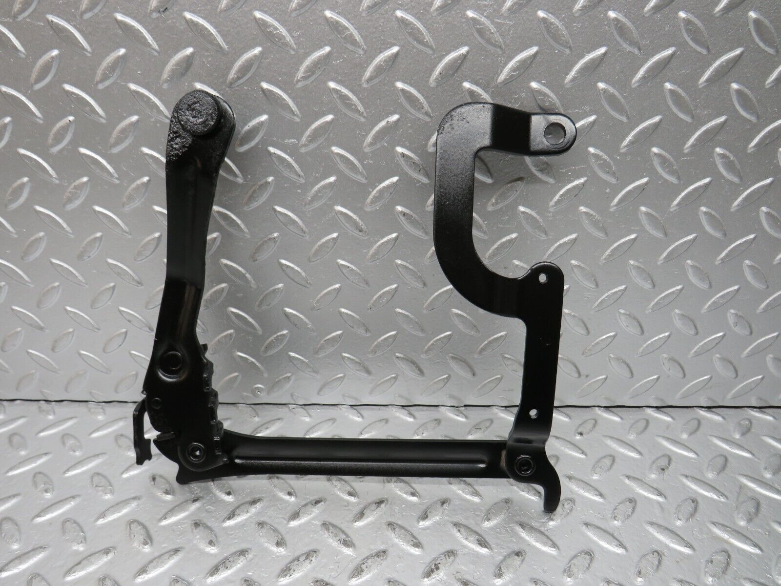 32124 Mercedes-Benz W123 230E Bonnet Hinge Right Side