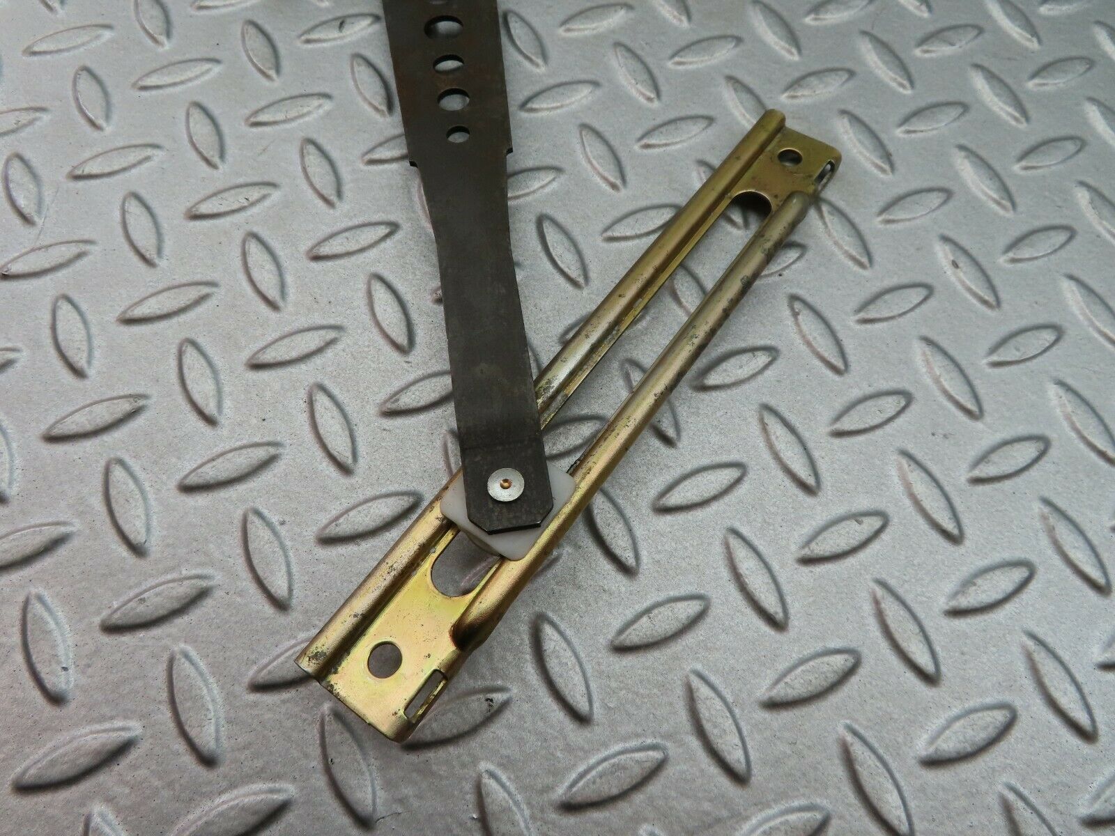 5873 Mercedes-Benz W123 200 Rear Left Manual Window Regulator