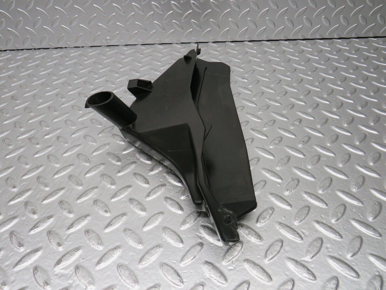 30807 Mercedes-Benz W201 190E 2.0L Front Right Rain Gutter Drain Channel 2016280273