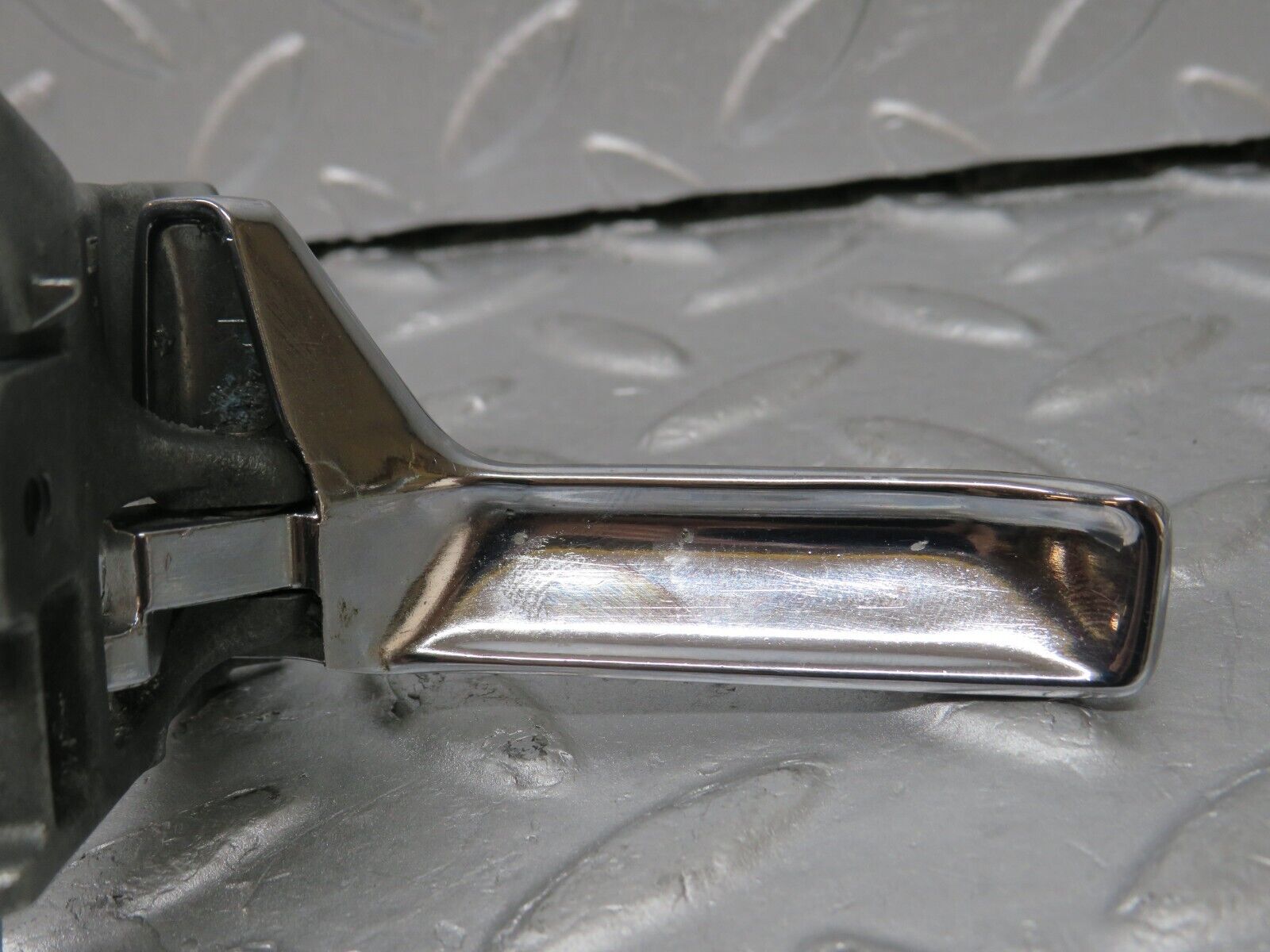 36105 Mercedes-Benz W126 420SE Front Right Door Interior Handle