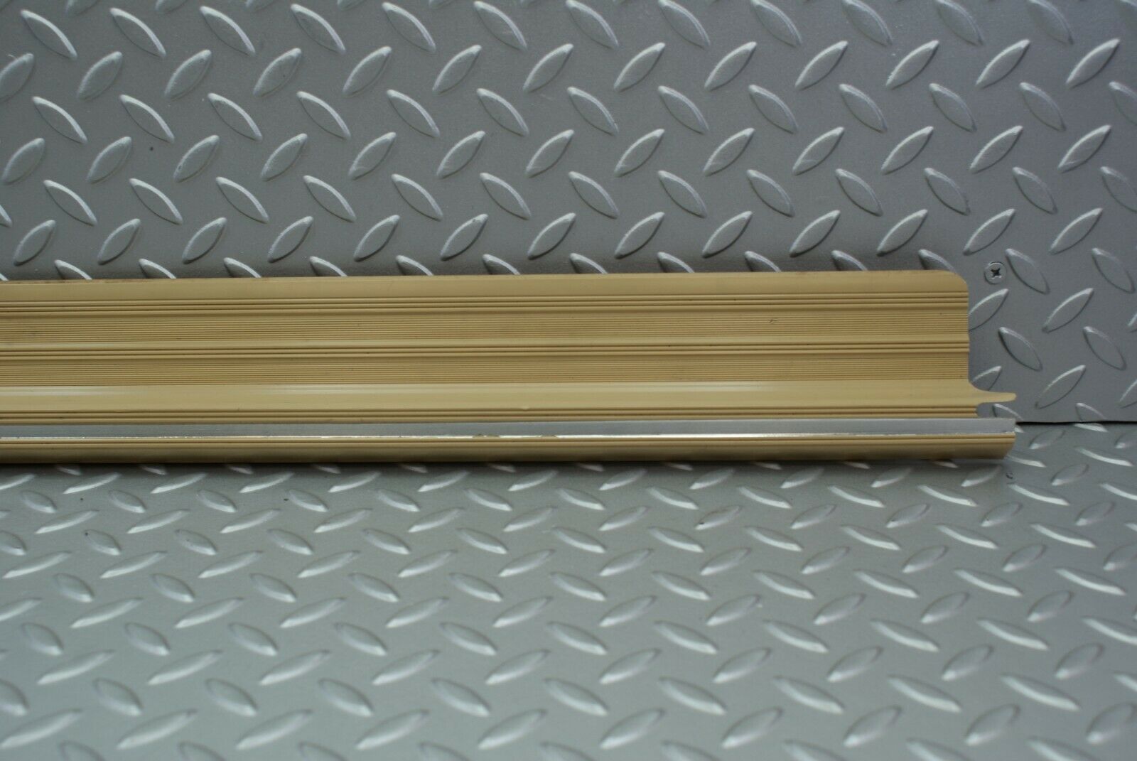 2882 Mercedes-Benz C123 280CE Coupe Front Right Door Sill Trim Beige
