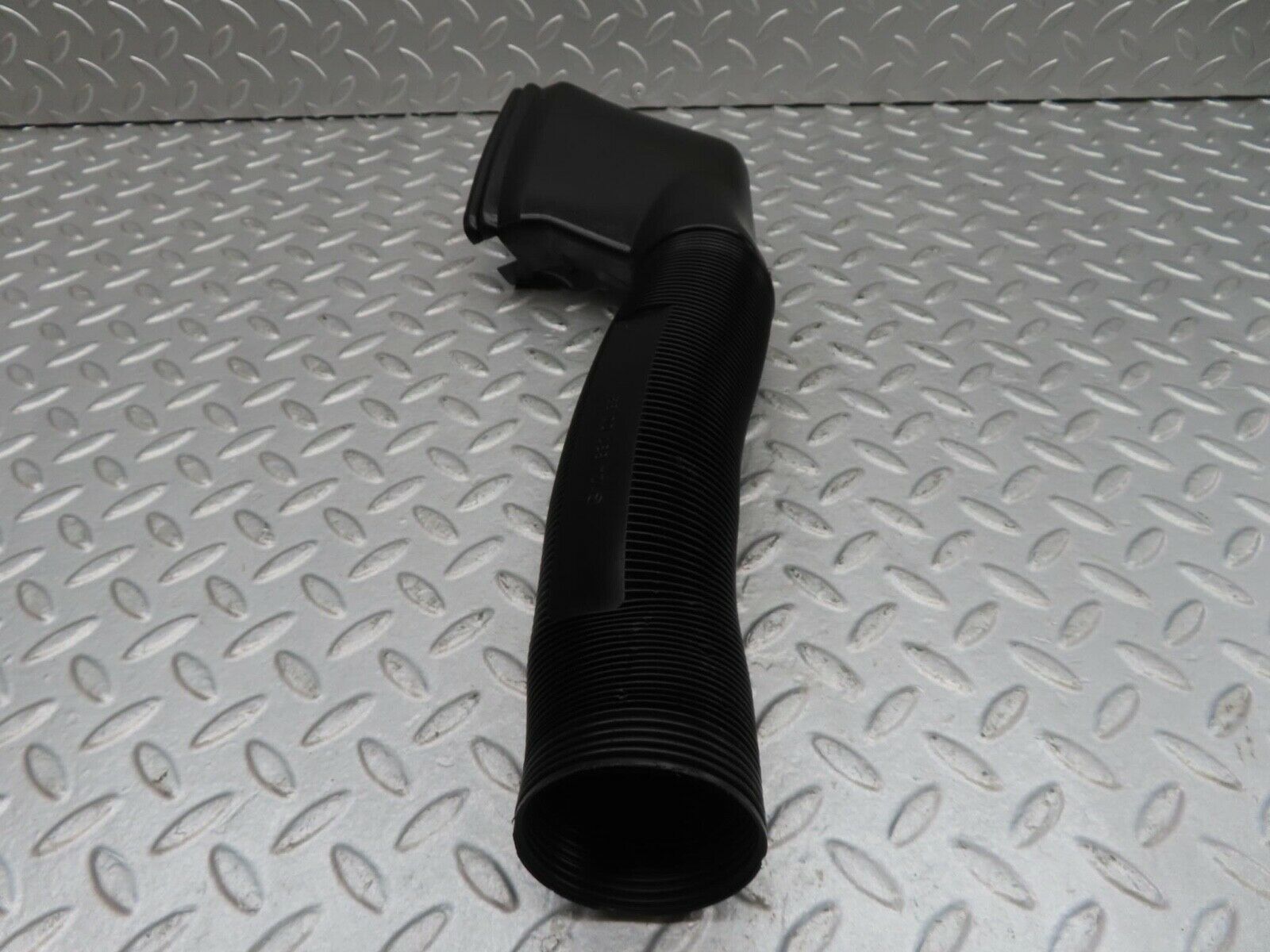 16191 Mercedes-Benz W124 260E Heater Pipe Air Pipe Right Side 1248311046