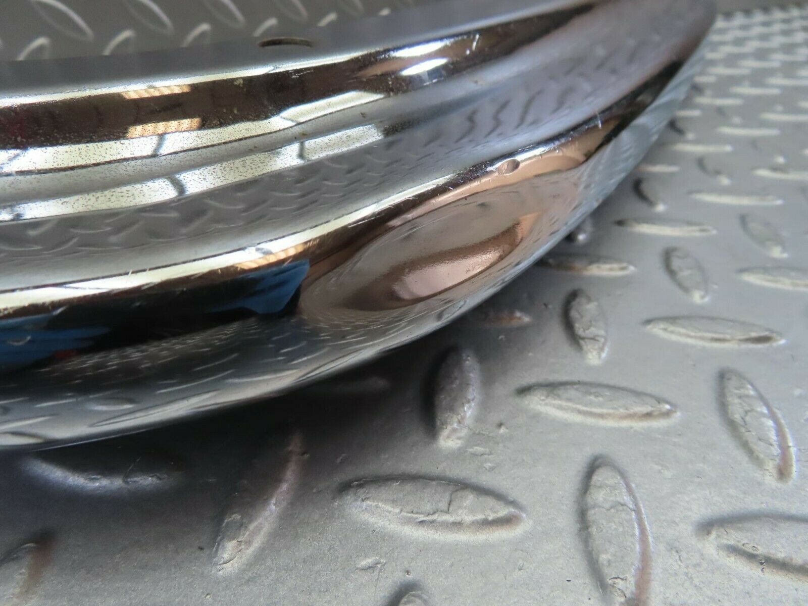 10615 Mercedes-Benz W108 Front Left Upper Bumper Corner