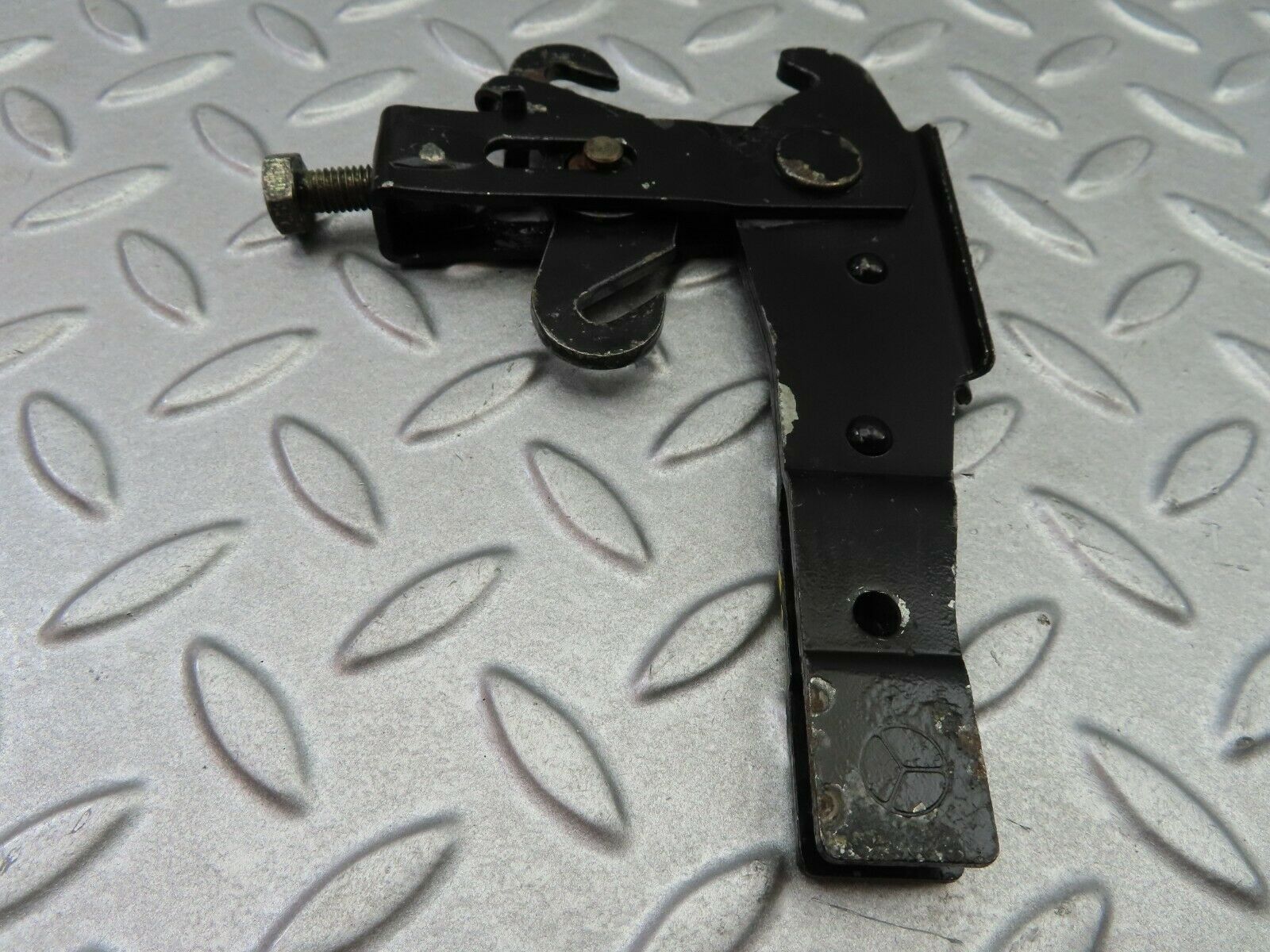 6304 Mercedes-Benz W126 380SE Handbrake Adjusting Handbrake Regulator