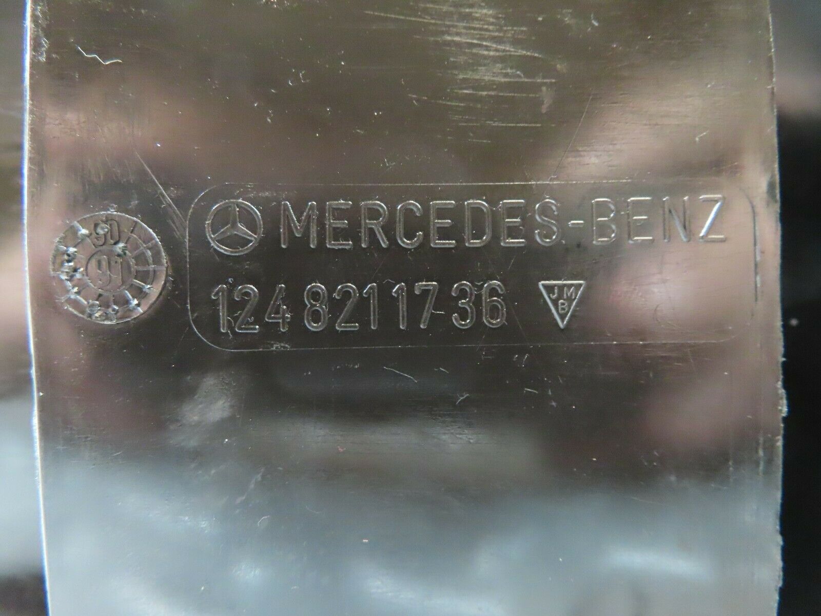 5527 Mercedes-Benz W124 230E Front Right Wiring Cover 1248211736