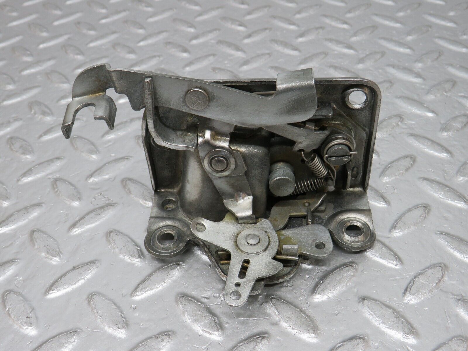 0729 Mercedes-Benz C107 350SLC Coupe Door Lock Mechanism Left Side