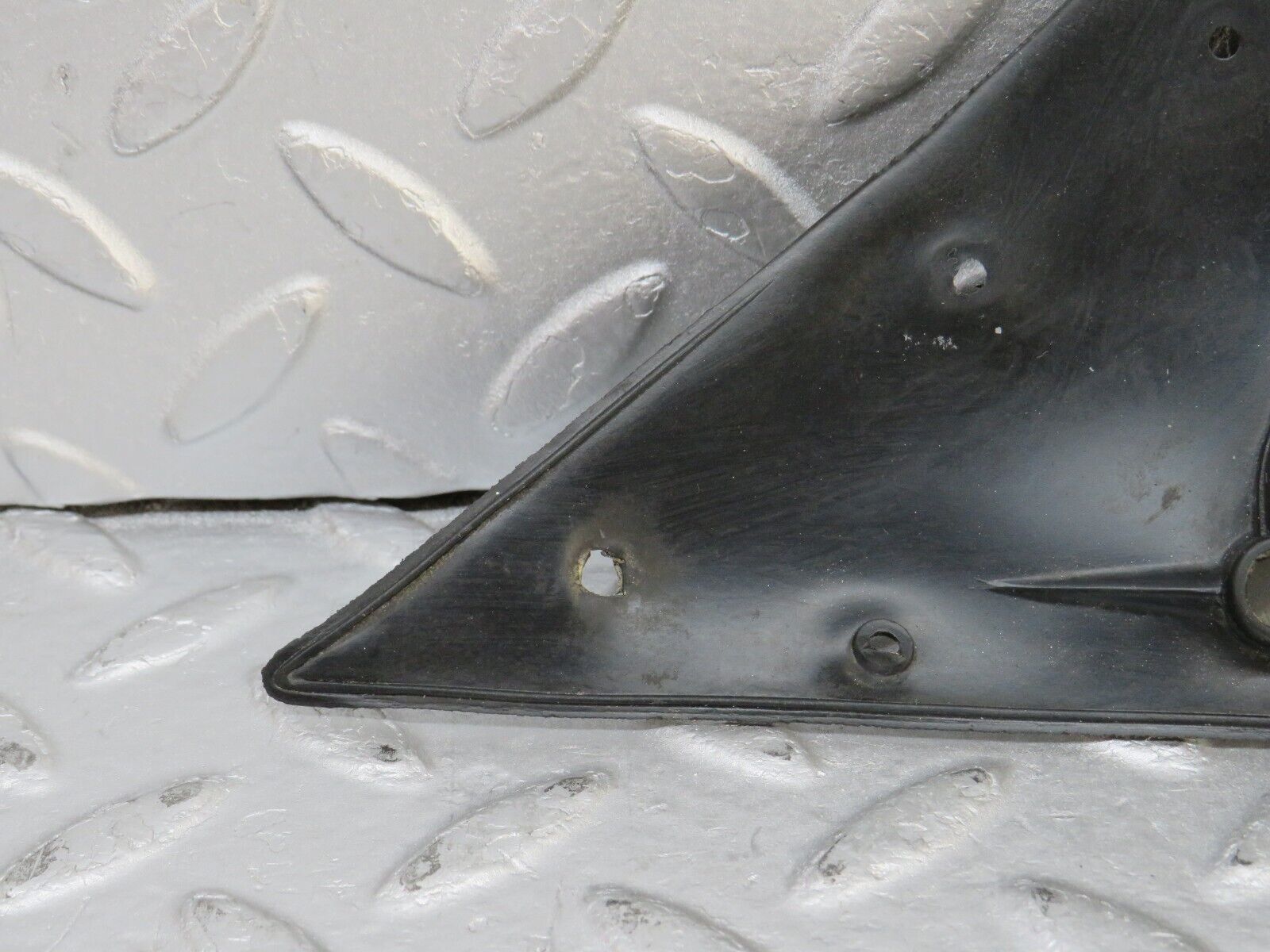 36738 Mercedes-Benz W201 190E 2.0L Wing Mirror Rubber Seal Right 1248110298