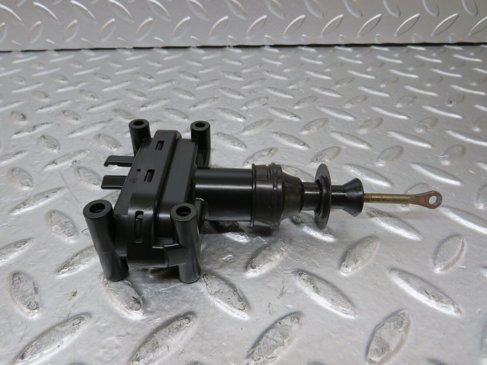 25995 Mercedes-Benz W124 280E Door Lock Vacuum Actuator