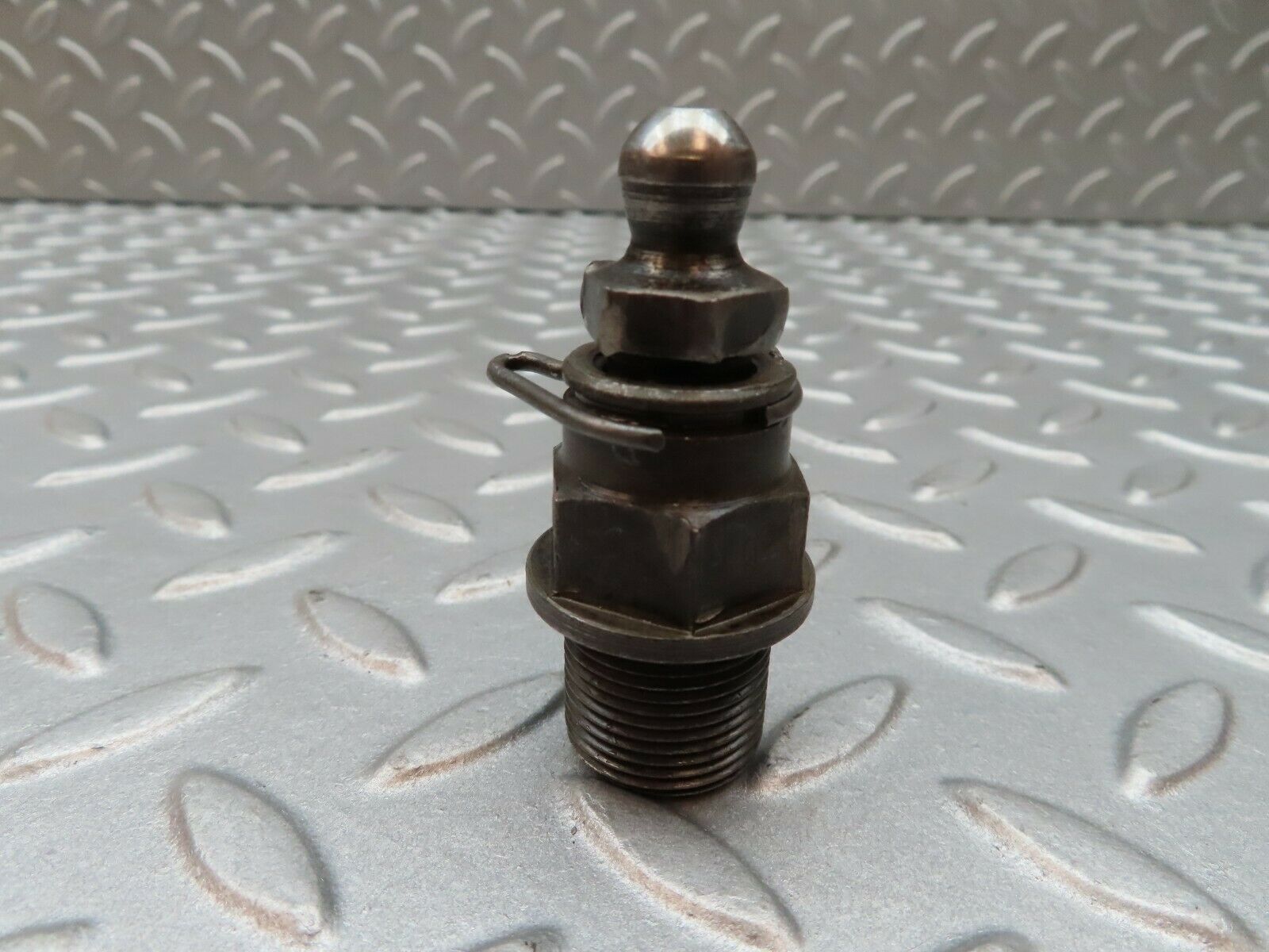 3541 Mercedes-Benz W108 280SE Ball Studs For Rocker Arm Mounting (Timing)