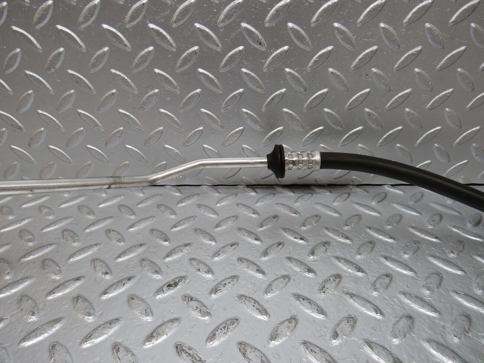 31316 Mercedes-Benz S124 Wagon 220TE Wagon Air Conditioning Hose Pipe