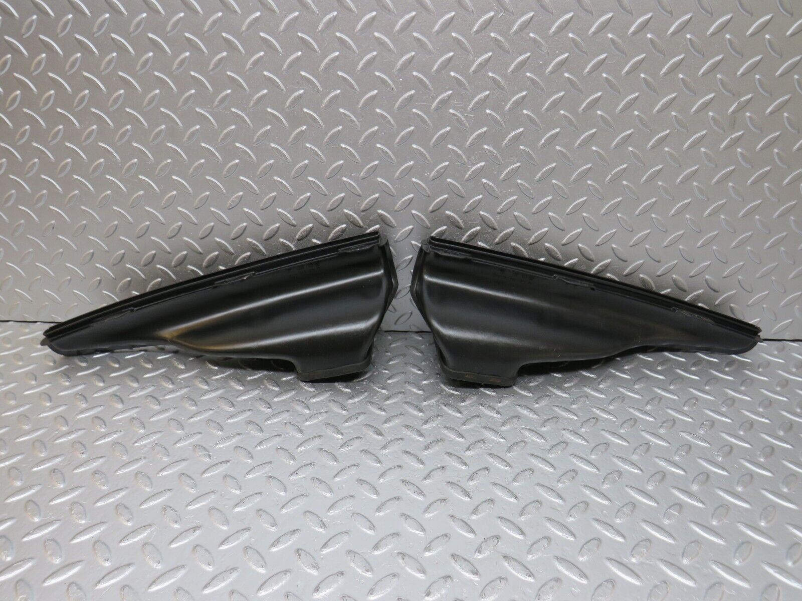 34437 Mercedes-Benz C126 380SEC Coupe Dashboard Air Vent Duct Pair 1268300219