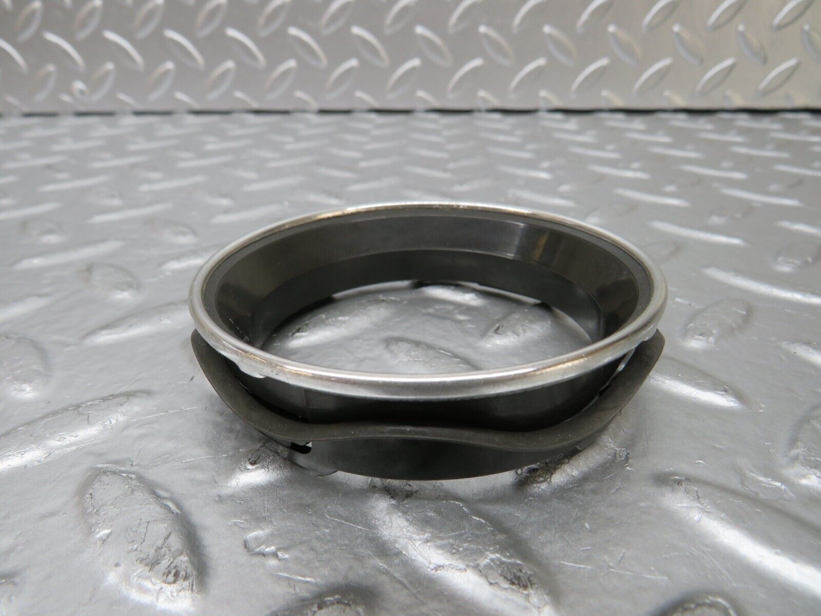 25594 Mercedes-Benz W123 200 Dashboard Air Vent Chrome Bezel