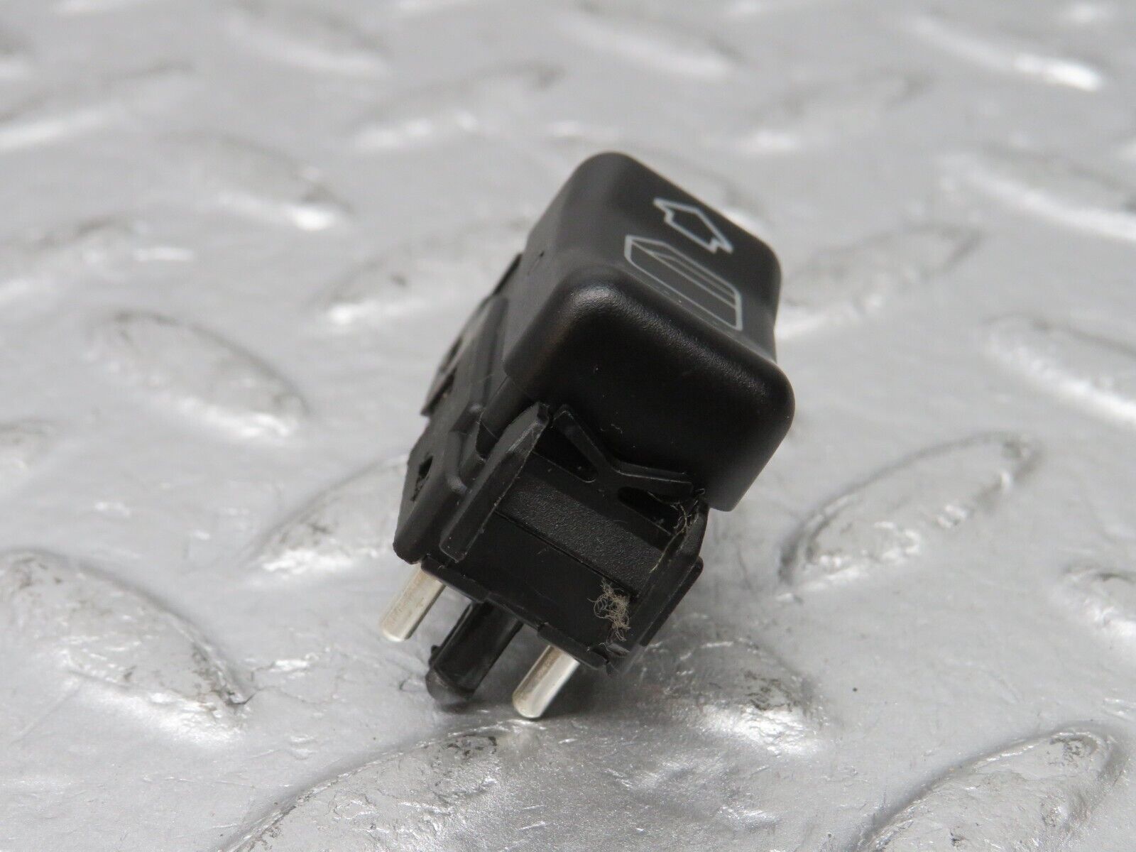 33329 Mercedes-Benz W202 C180 Electric Window Switch Left 2028205310