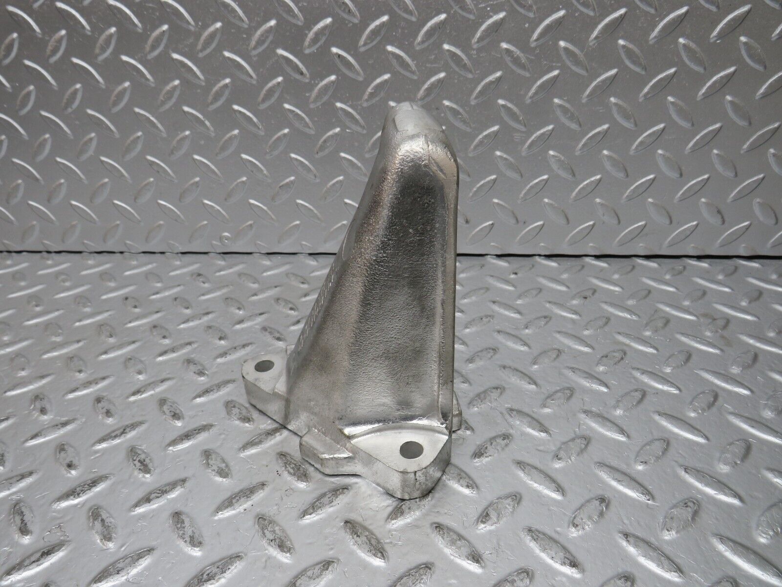 31974 Mercedes-Benz W123 230E Engine Mount Bracket Right Side 1022230504