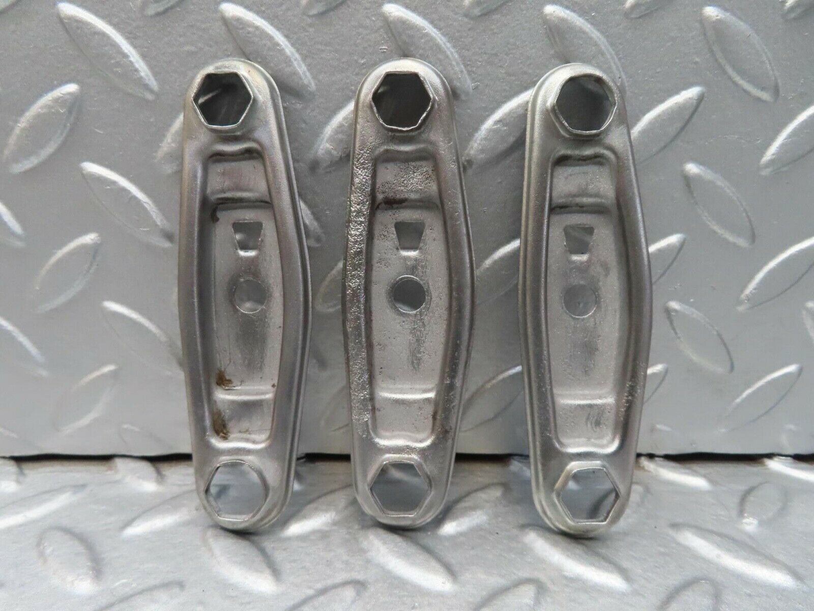 15947 Mercedes-Benz W123 280E Fuel Injector Bracket 3x