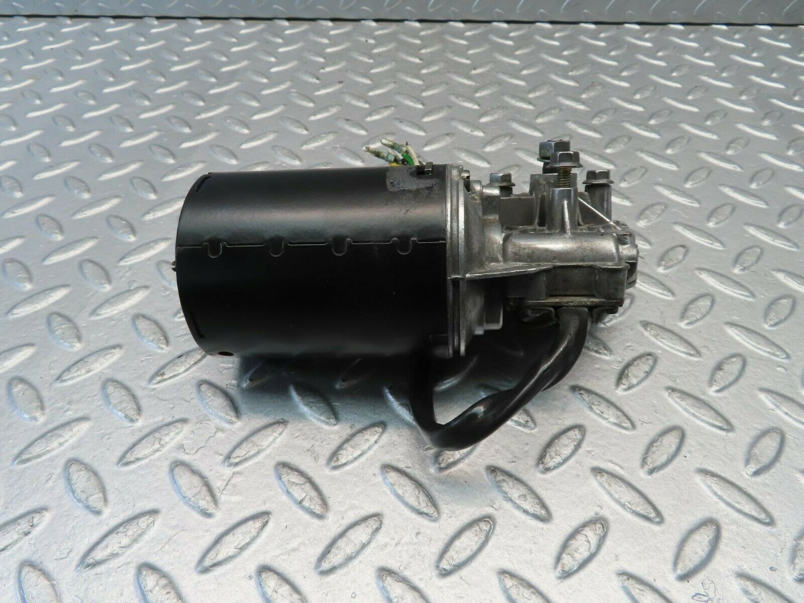 10910 Mercedes-Benz W123 230E Wiper Motor Bosch 0390341077