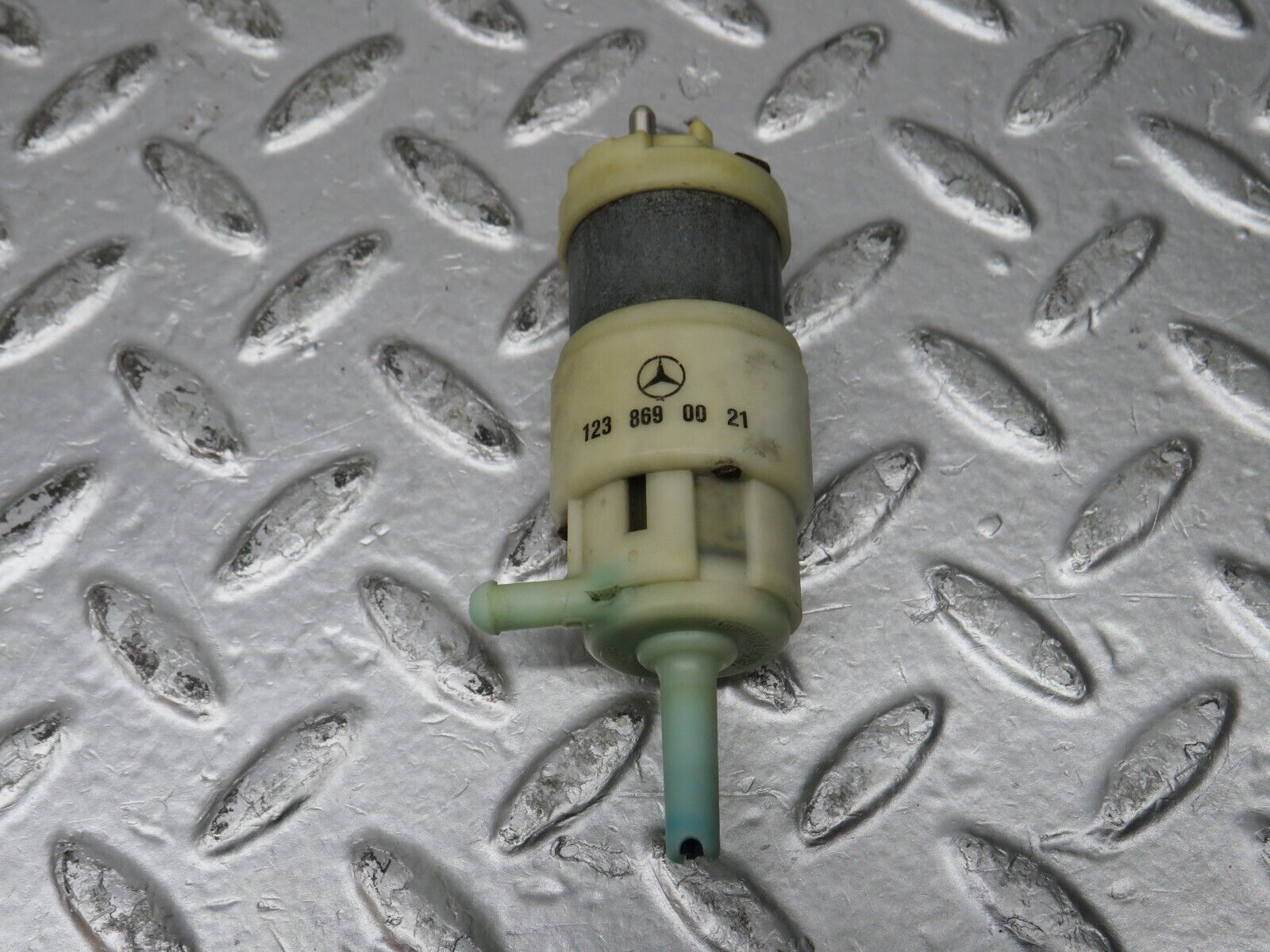 32046 Mercedes-Benz W123 230E Windscreen Washer Pump 1238690021