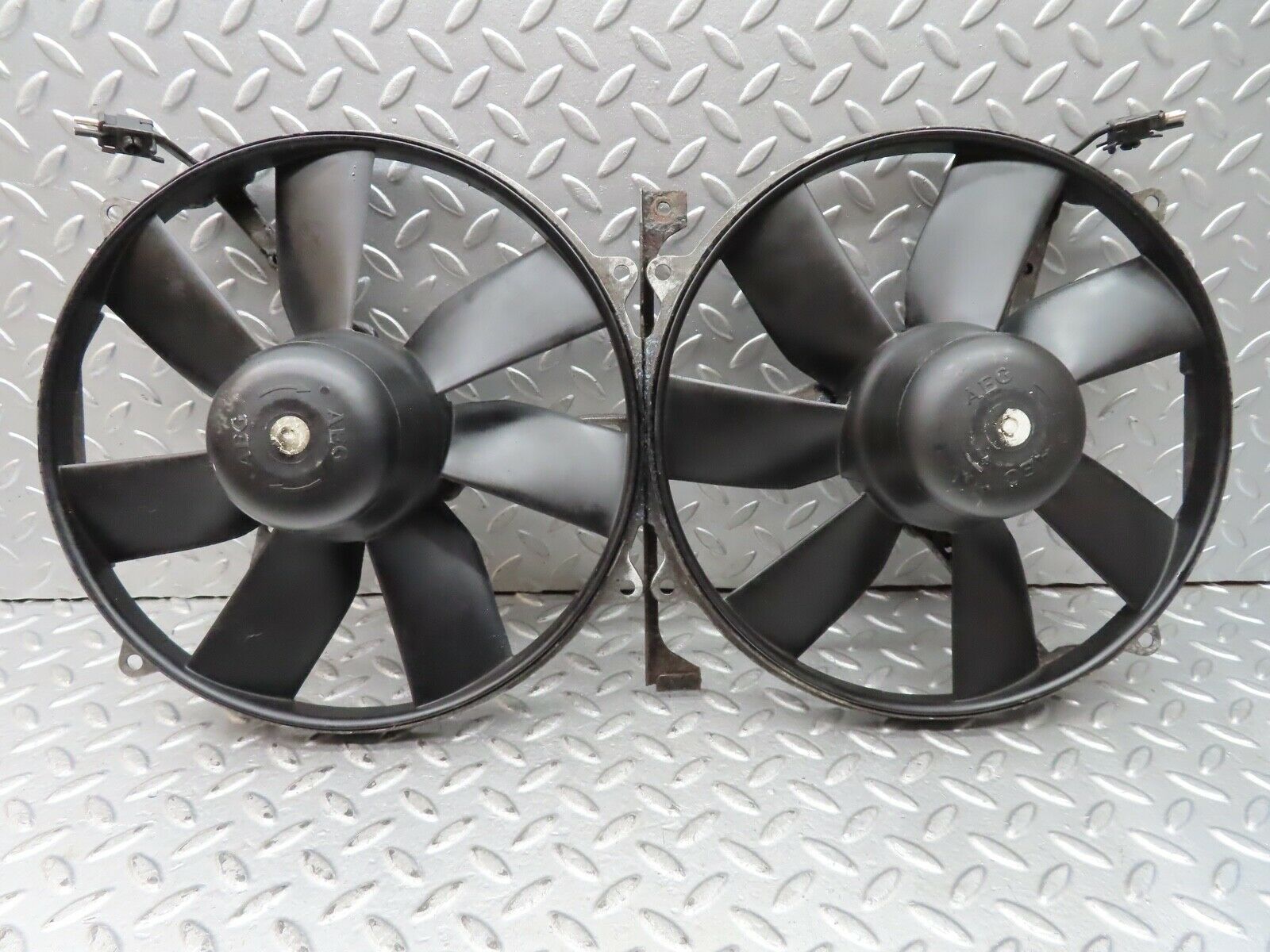 19636 Mercedes-Benz C140 CL420 Coupe Engine Cooling Fan AEG