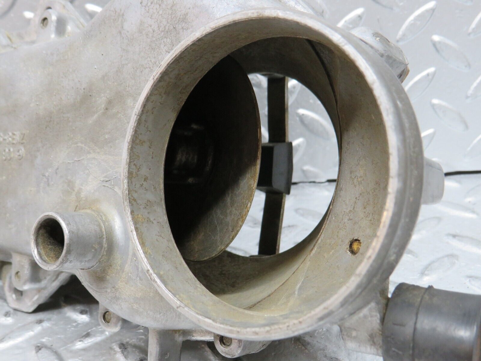 28042 Mercedes-Benz W123 280E Air Flow Mass Meter Sensor Bosch 1101410790