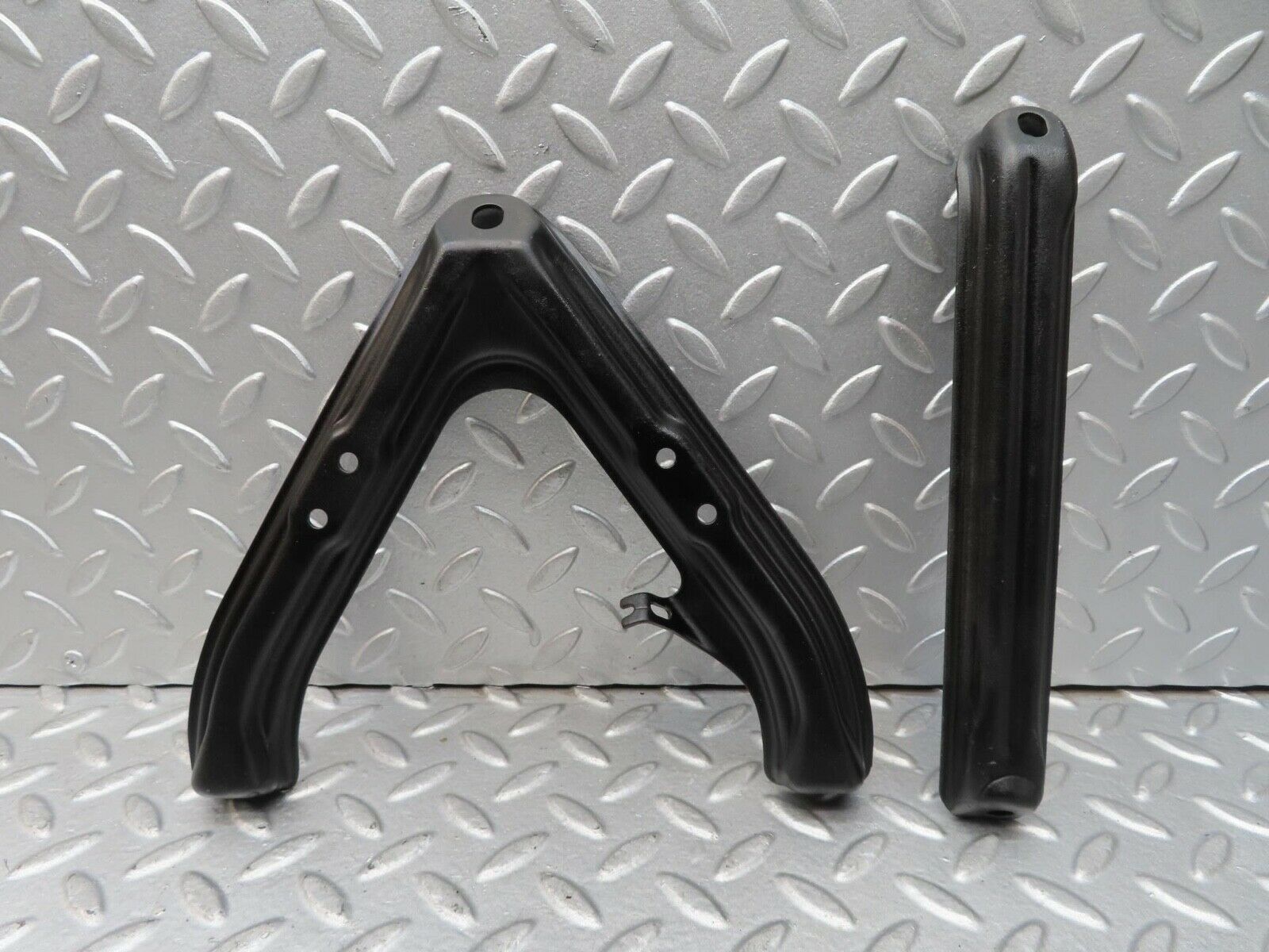 14661 Mercedes-Benz W201 190E Air Intake Manifold Bracket