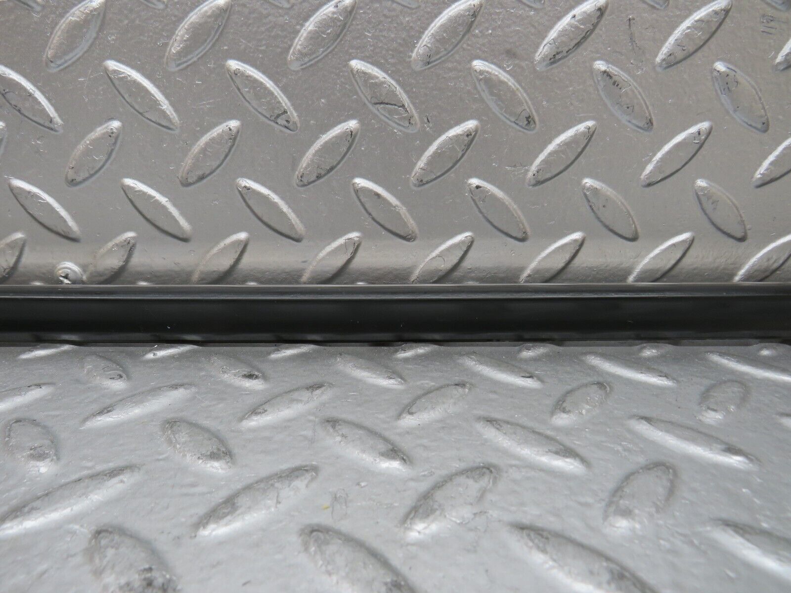 27892 Mercedes-Benz W123 280E Rear Right Door Centre Moulding Trim