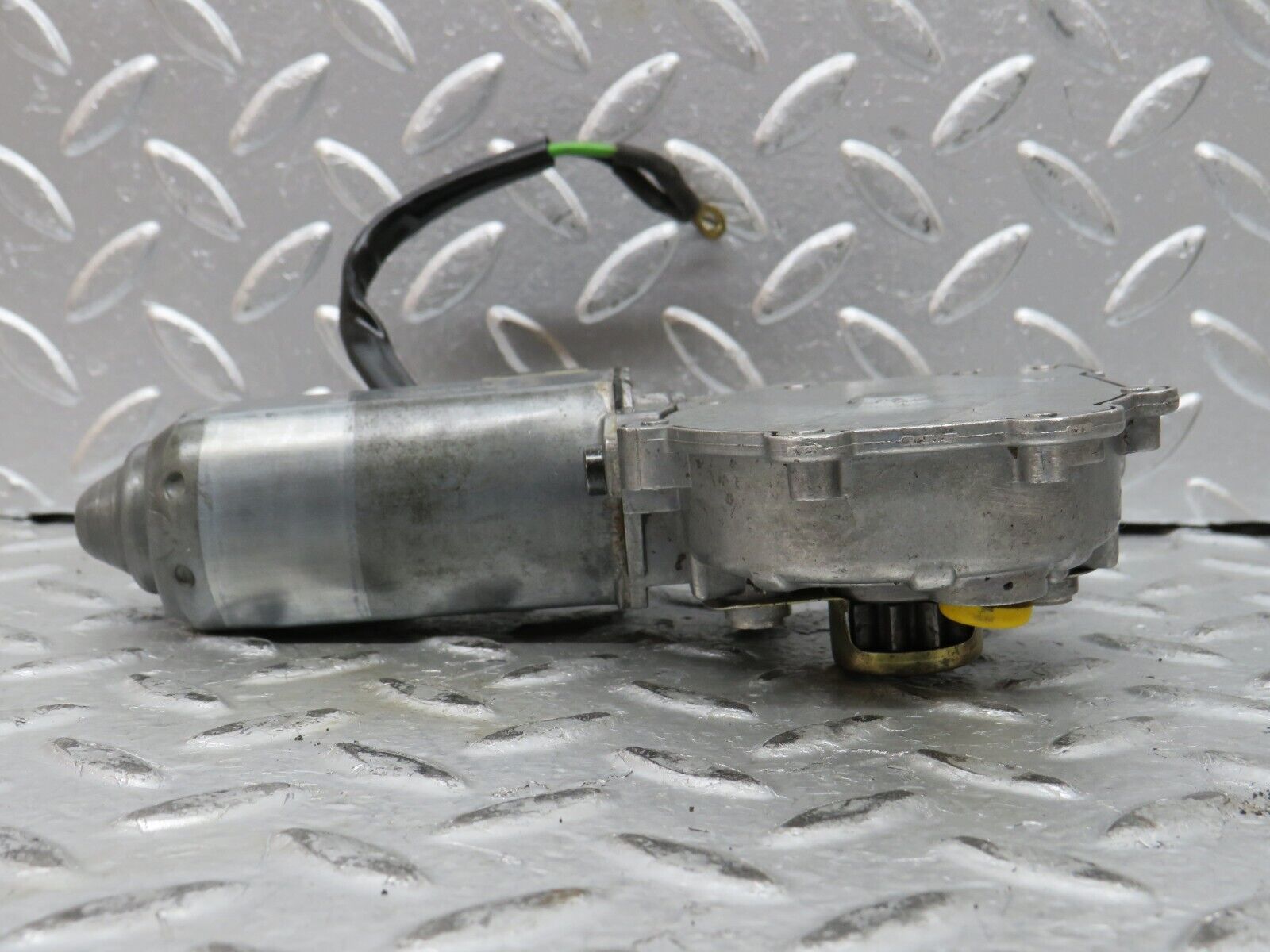 27663 Mercedes-Benz S124 300TE Window Regulator Motor Right Bosch 0130821285