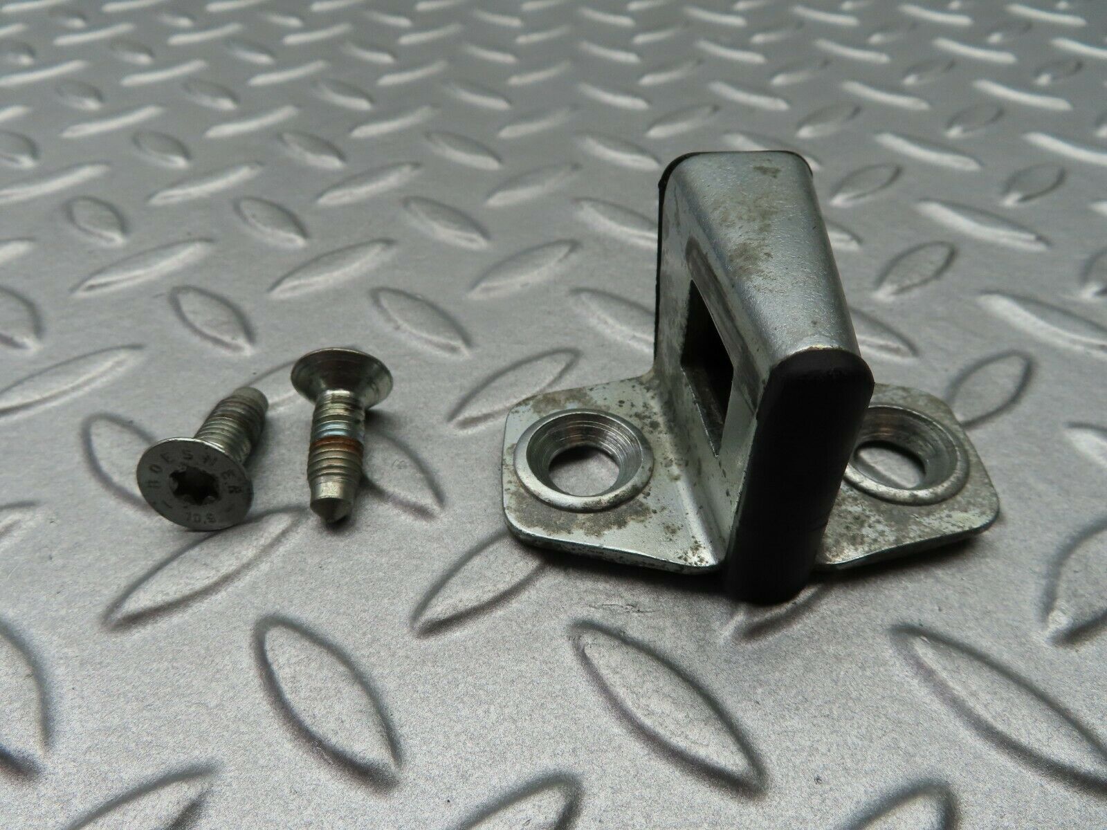 5370 Mercedes-Benz W124 230E Door Lock Latch