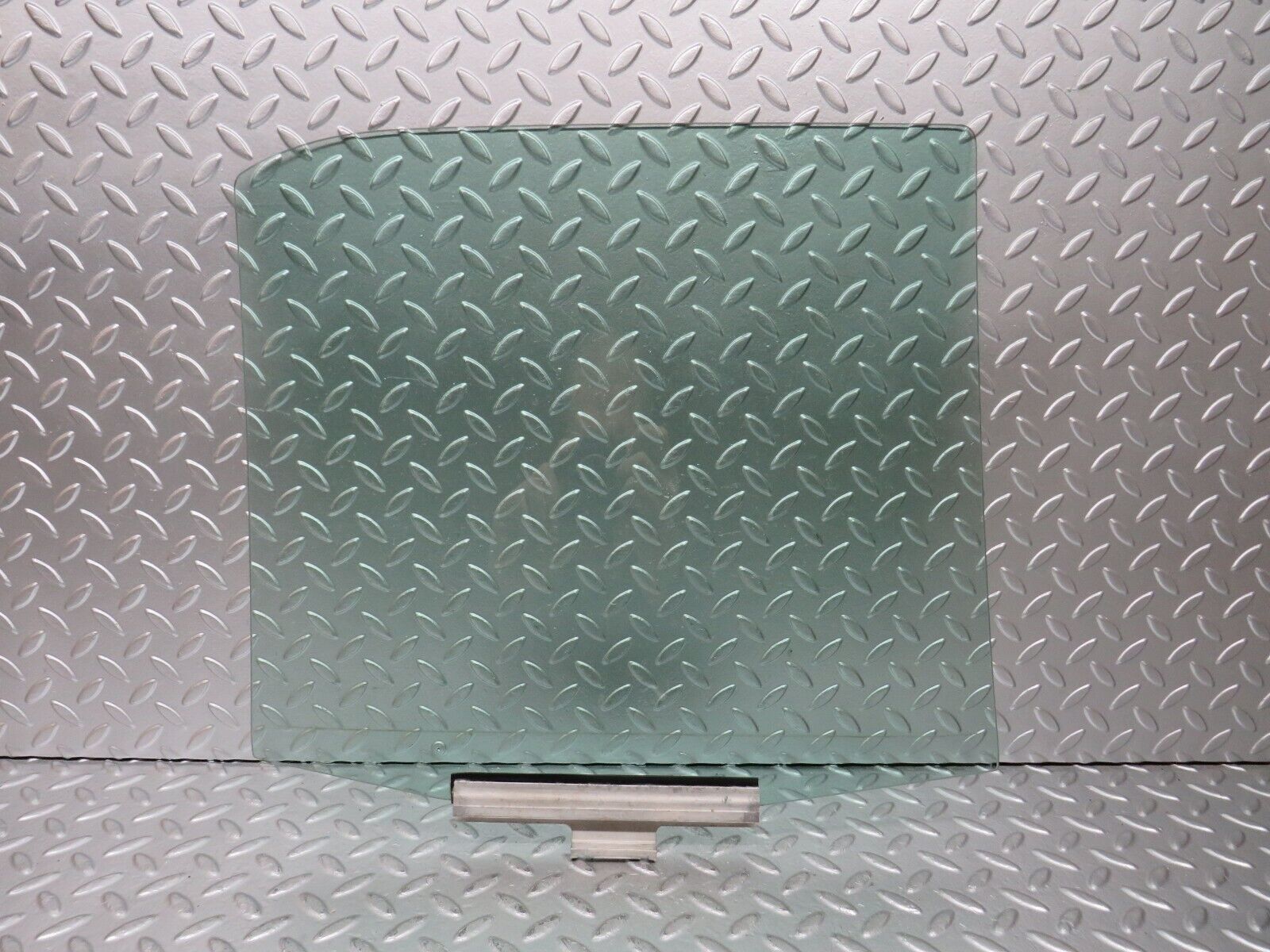 25133 Mercedes-Benz W201 190D Rear Left Door Window Glass