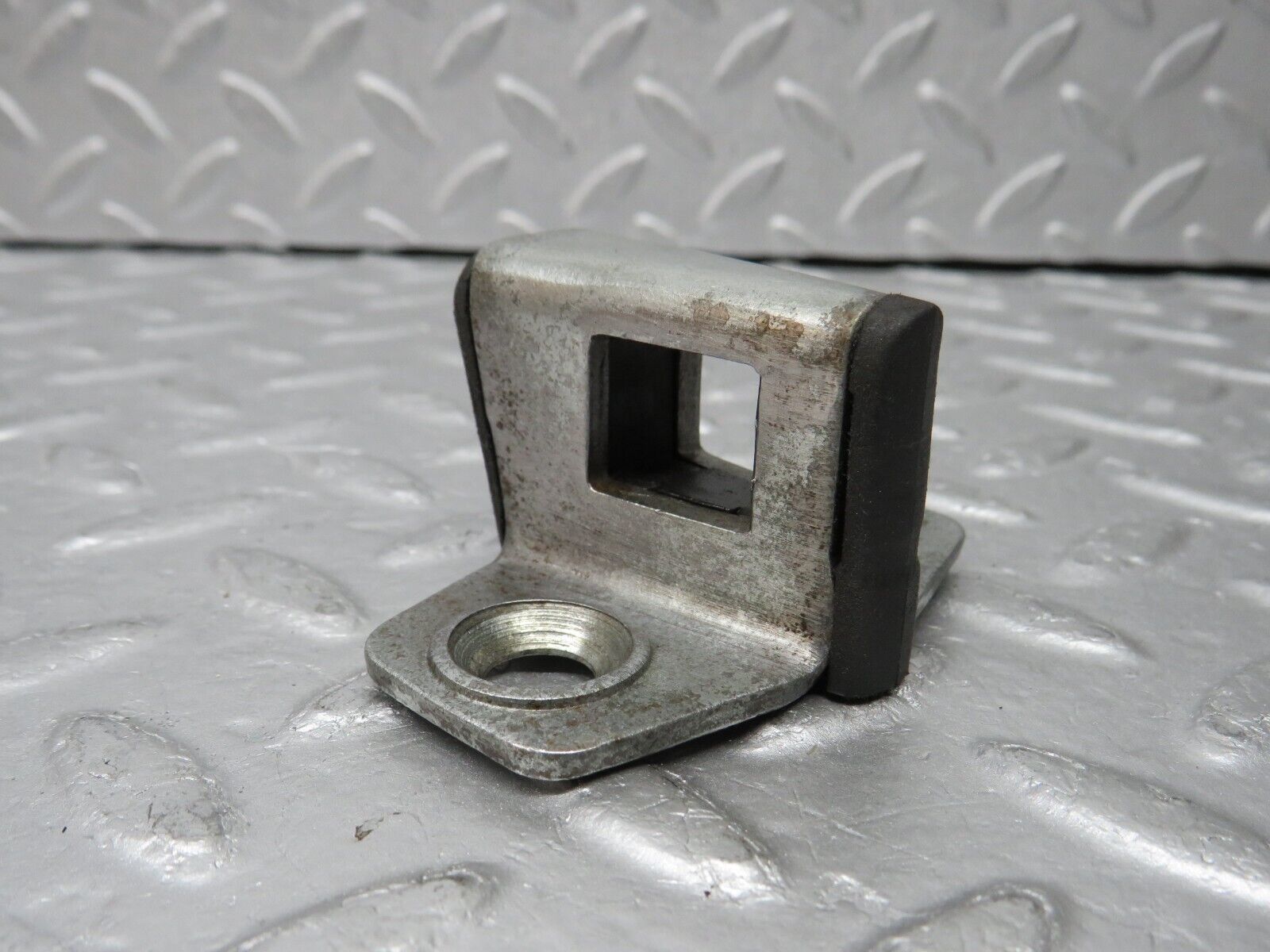 38061 Mercedes-Benz A124 320E Cabriolet Door Lock Latch