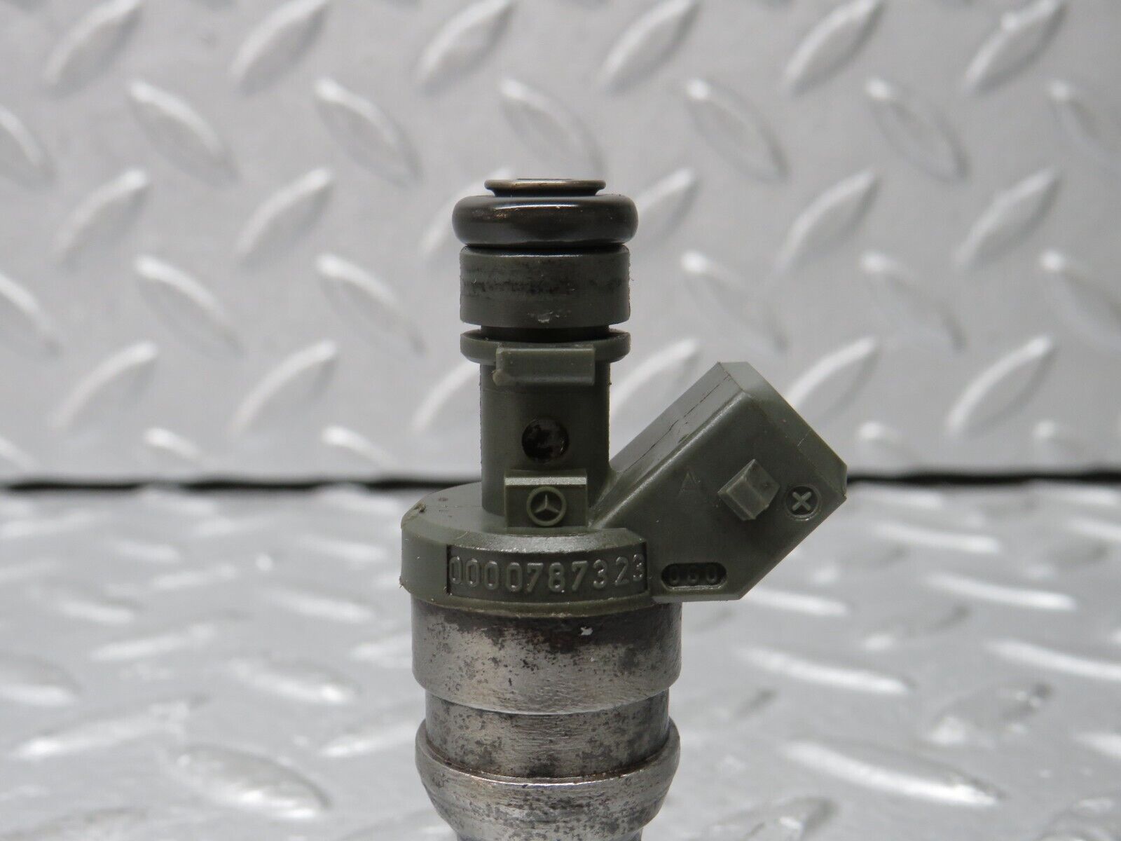 38142 Mercedes-Benz A124 320E Cabriolet Fuel Injector Bosch 0280155209 0000787323