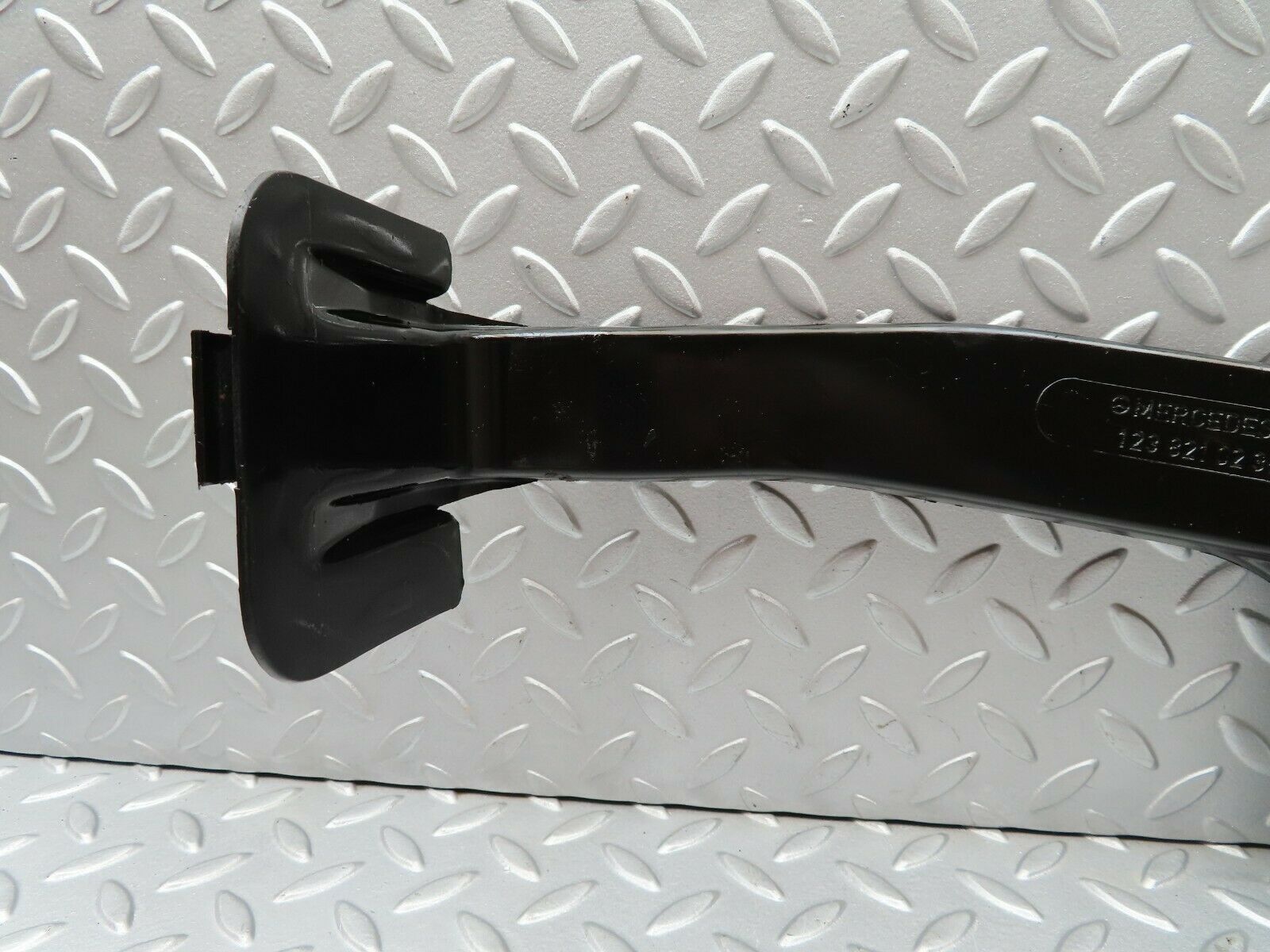 4017 Mercedes-Benz W123 230E Cable Cover Rear Right 1238210236