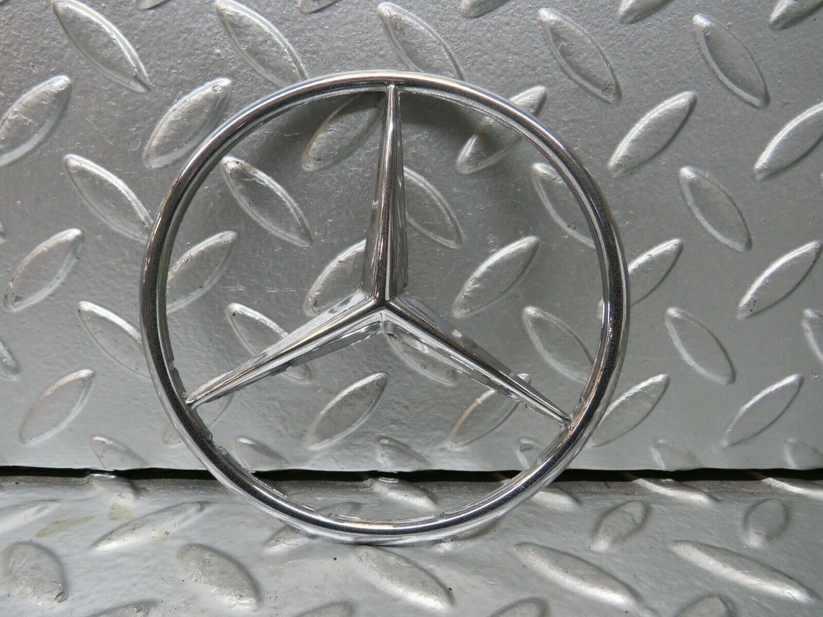 23255 Mercedes-Benz W116 350SE Trunk Badge Emblem