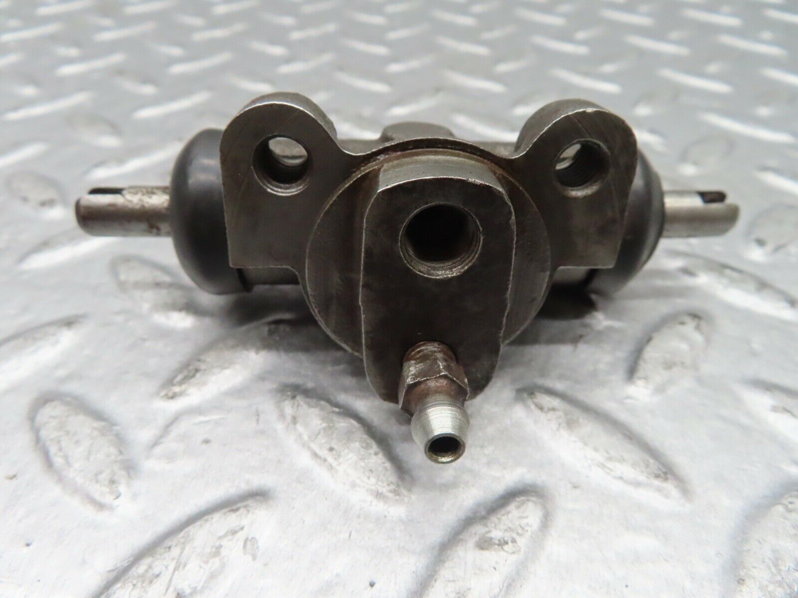 18305 Mercedes-Benz W111 220SE Coupe Rear Left Brake Shoe Accessory Set